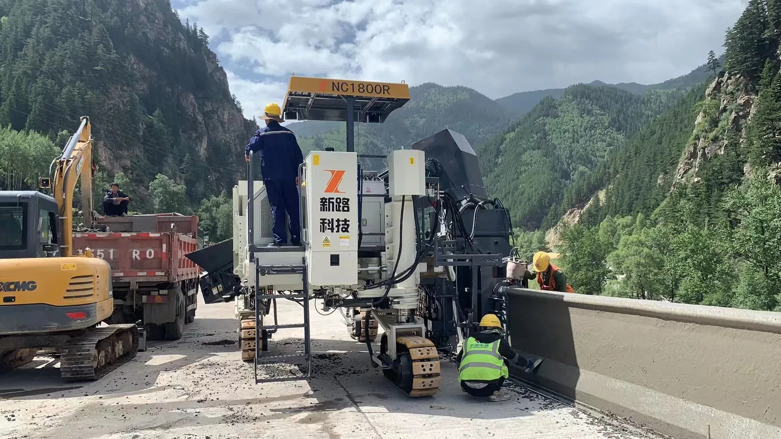 NC1800 concrete slip form paver concrete hand roller pavers outdoor cement vibrator