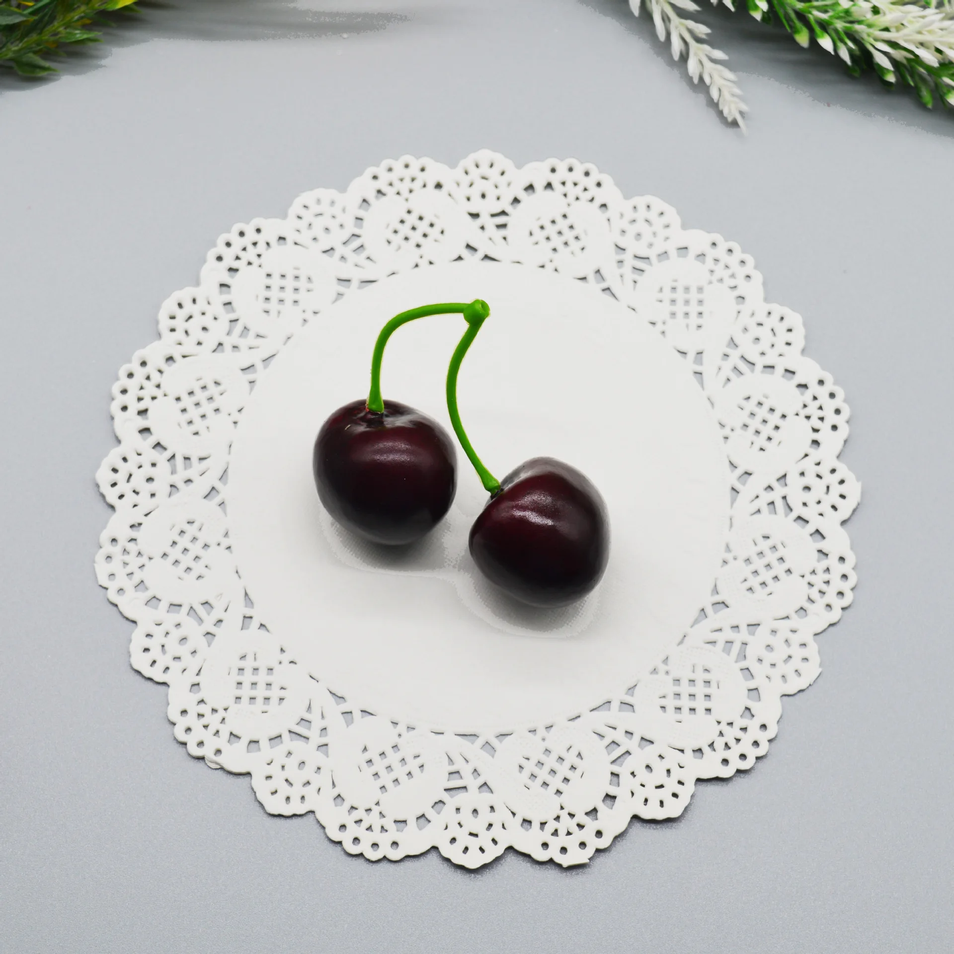 Decorative Disposable Greaseproof Food Pad For Cake Oil-Absorbing Paper Doily Placemats Lace Doily Plate Place Mat 10.5' Doyles