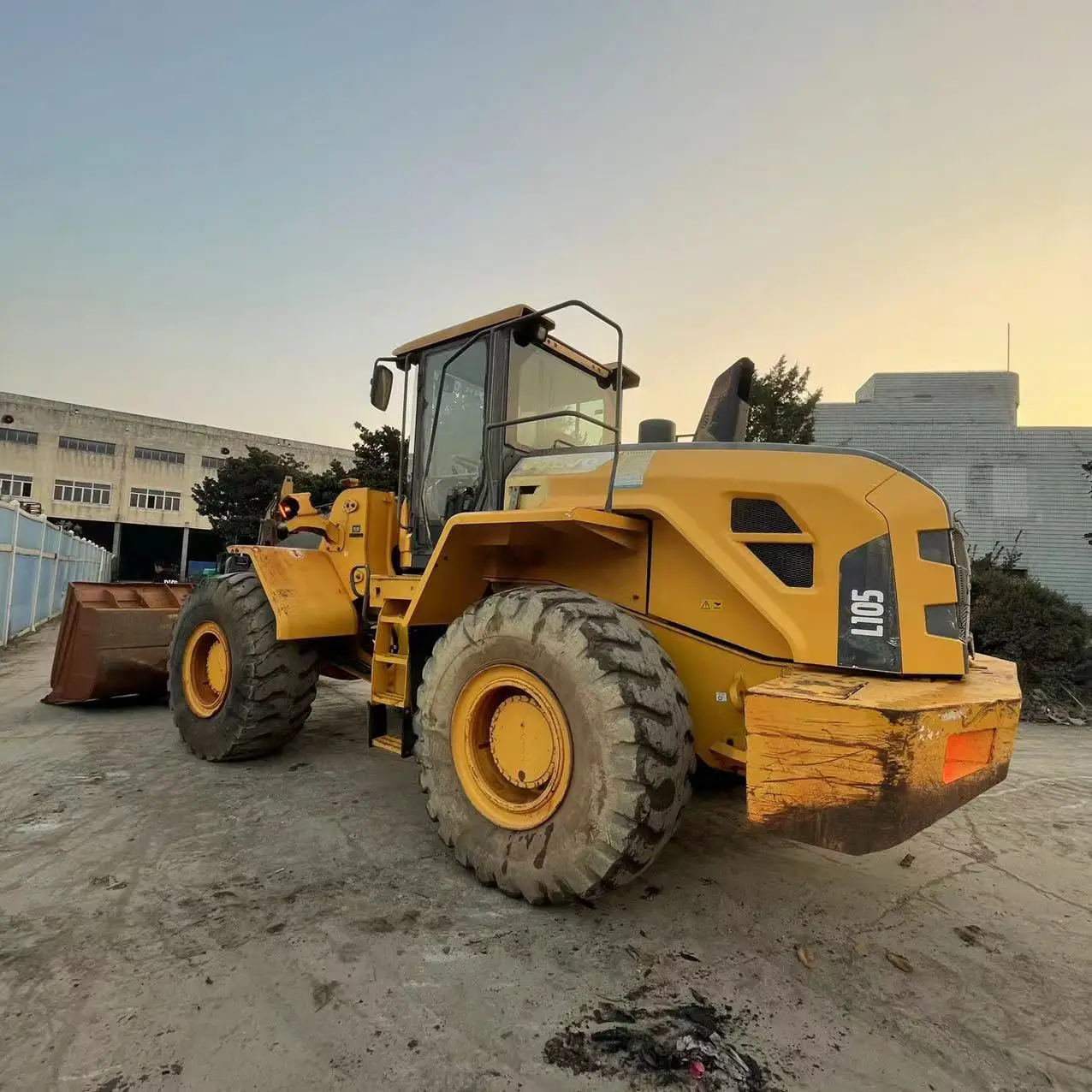Used Volvo loader L105 L120 L102 L90 Front Wheel Loader Earth-Moving Machinery with Original Engine and Motor for Sale