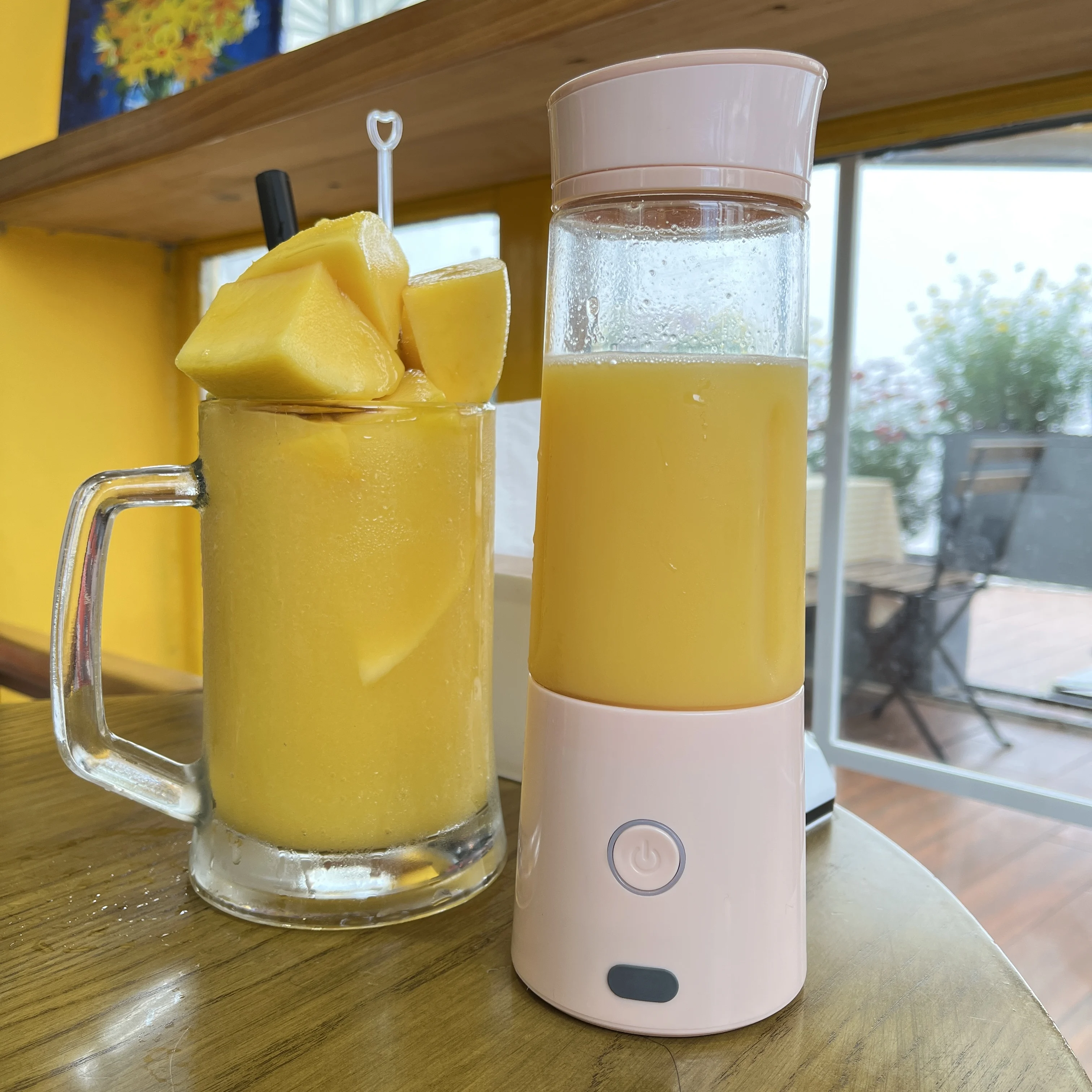 Hot sale colorful personal travel 400ml mini usb juicer blender smoothie maker portable  rechargeable blender