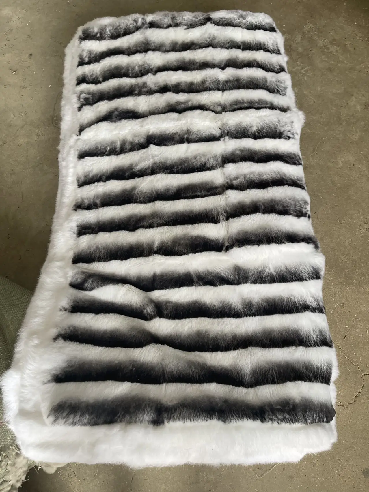 Wholesale price beautiful thick soft real rex rabbit fur plate for garment or carpets