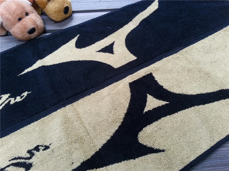 China supplier 100% cotton jacquard or embroidery golf towel in bulk with hanger