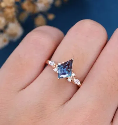 Kite Cut Lab Alexandrite Jewelry Lab Alexandrite Gemstone Ring 925 Sterling Silver Rose Gold Plating Lab Alexandrite Ring