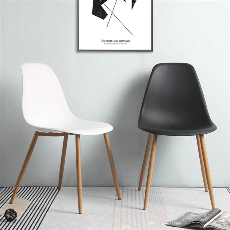 Современный простой дизайн, полипропиленовый пластиковый обеденный стул с ножками из массива дерева