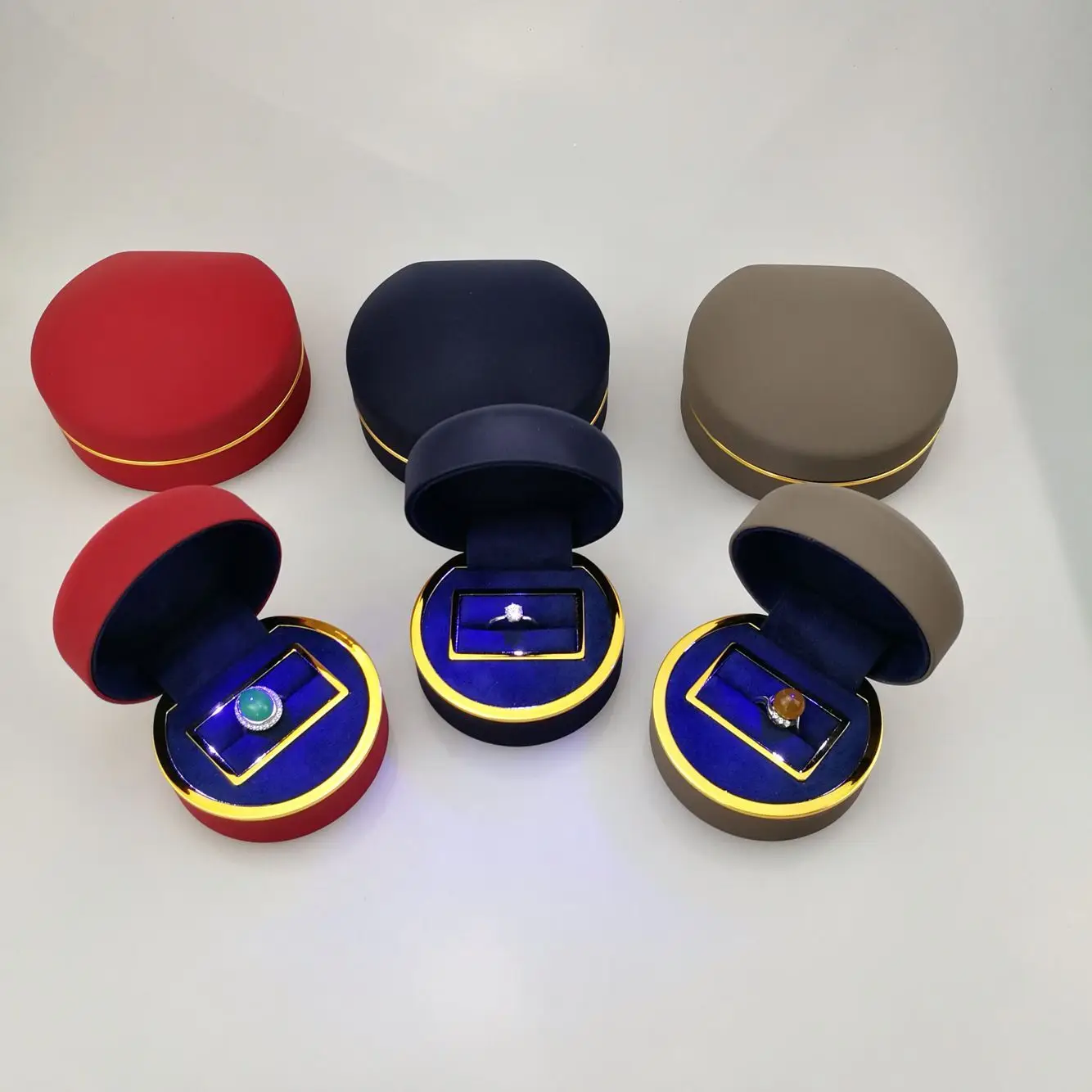 
Custom Logo Custom Color Round Small Pu Leather Ring pendant Christmas Gift Led Light Jewelry sets packaging box 