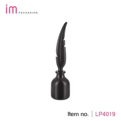 Hot sale factory supplier oem feather empty liquid eyeliner tube lip gloss lipstick tube bottle container