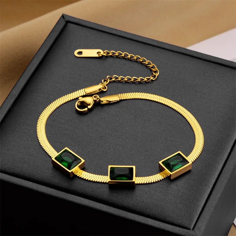 Premium Luxury Titanium Steel Emerald Bracelet and Neck Chain Retro Fashion with Gold Plating for Gift or Party Suit