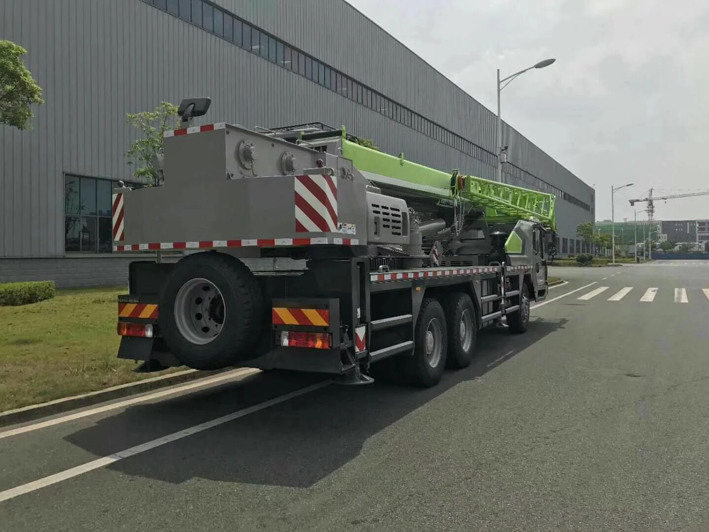 ZOOMLION 150 Tons Hydraulic Telescopic Boom Liftinng Machinery Truck Crane ZTC1500H753 with Spare Parts for Sale