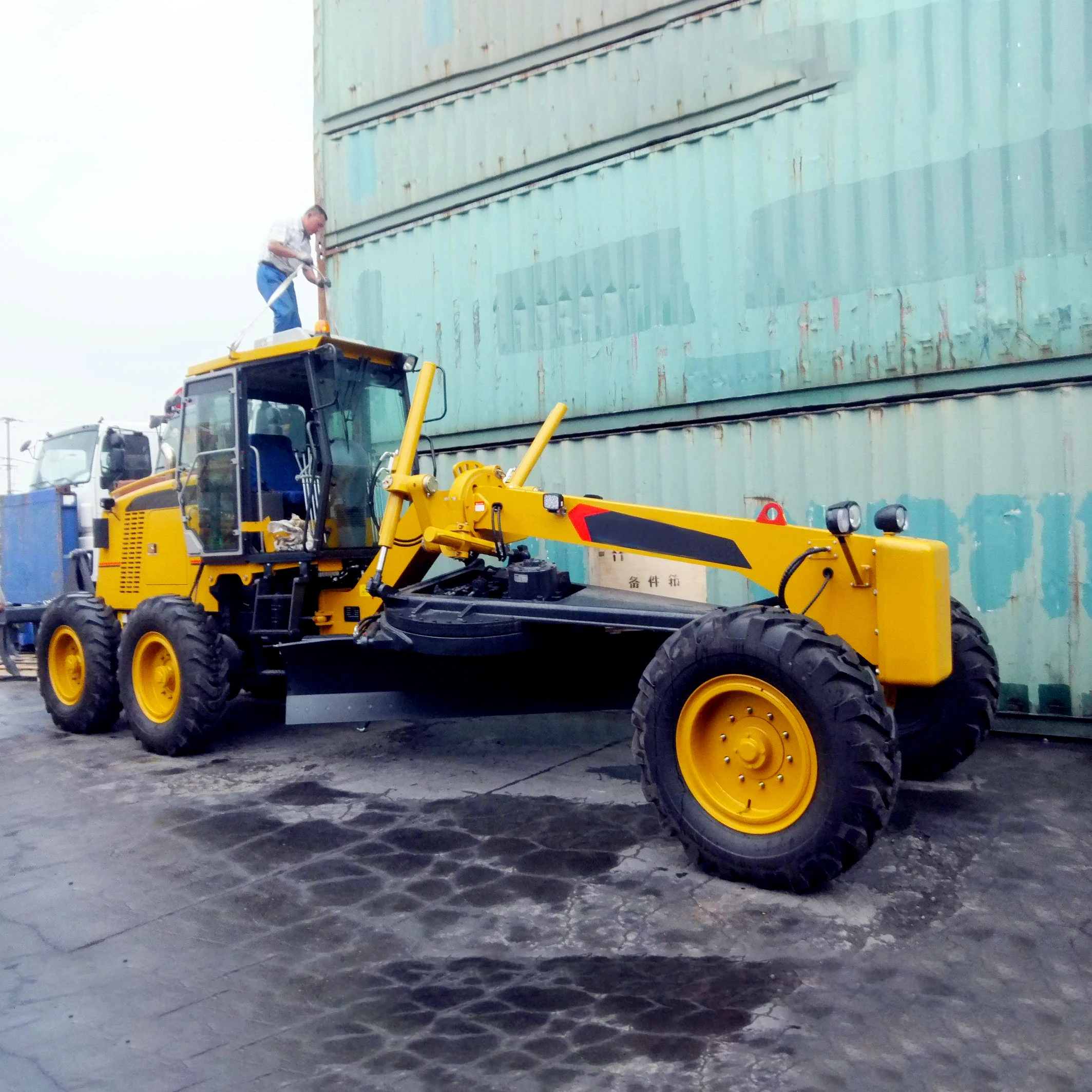 small motor grader GR135 grader model toy motor grader wear parts and tryechain for sale