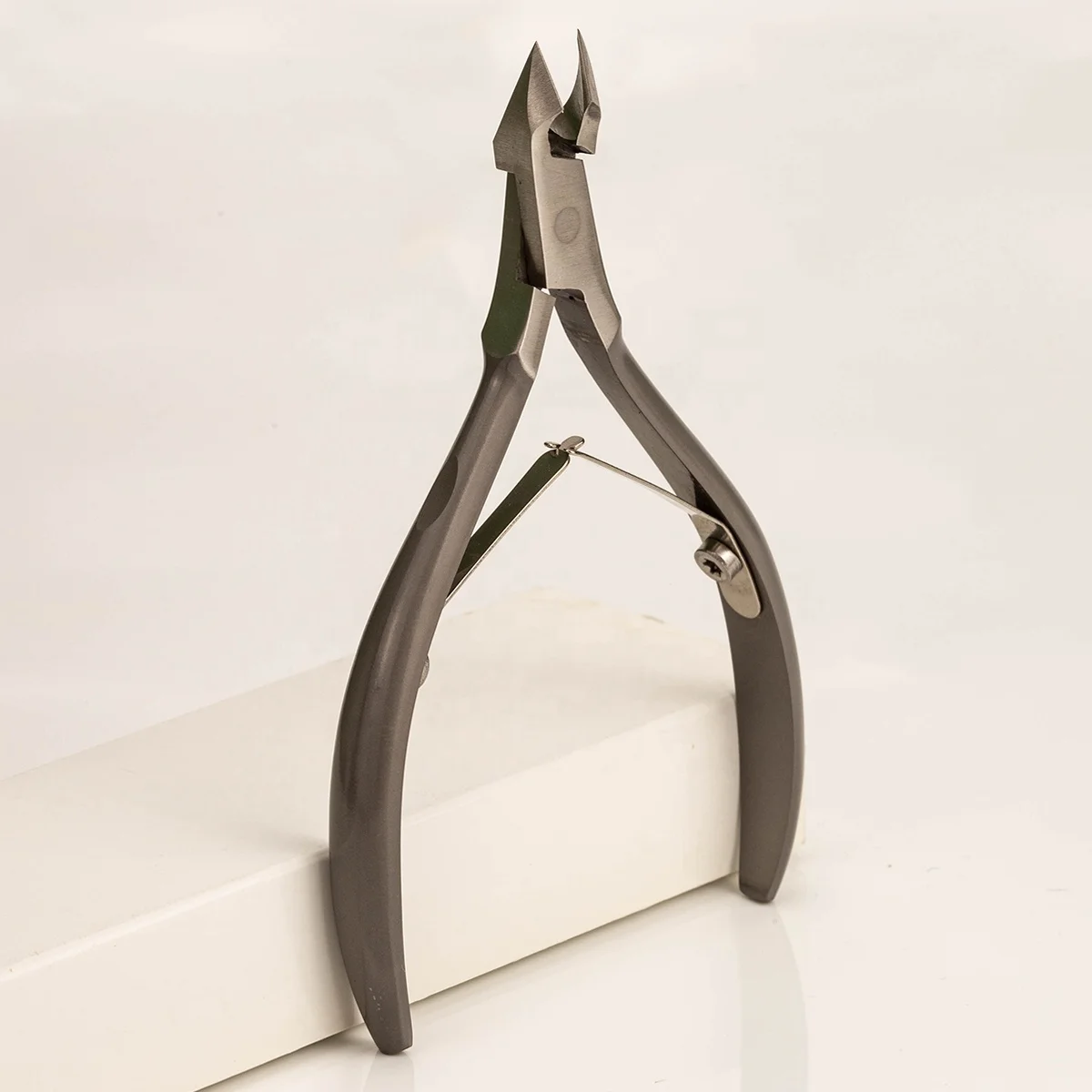 Custom Logo 7mm Cutting Jaw16 Super Quality Sharp Professional Forging Stainless Steel Manicure Cuticle Pliers Clippers