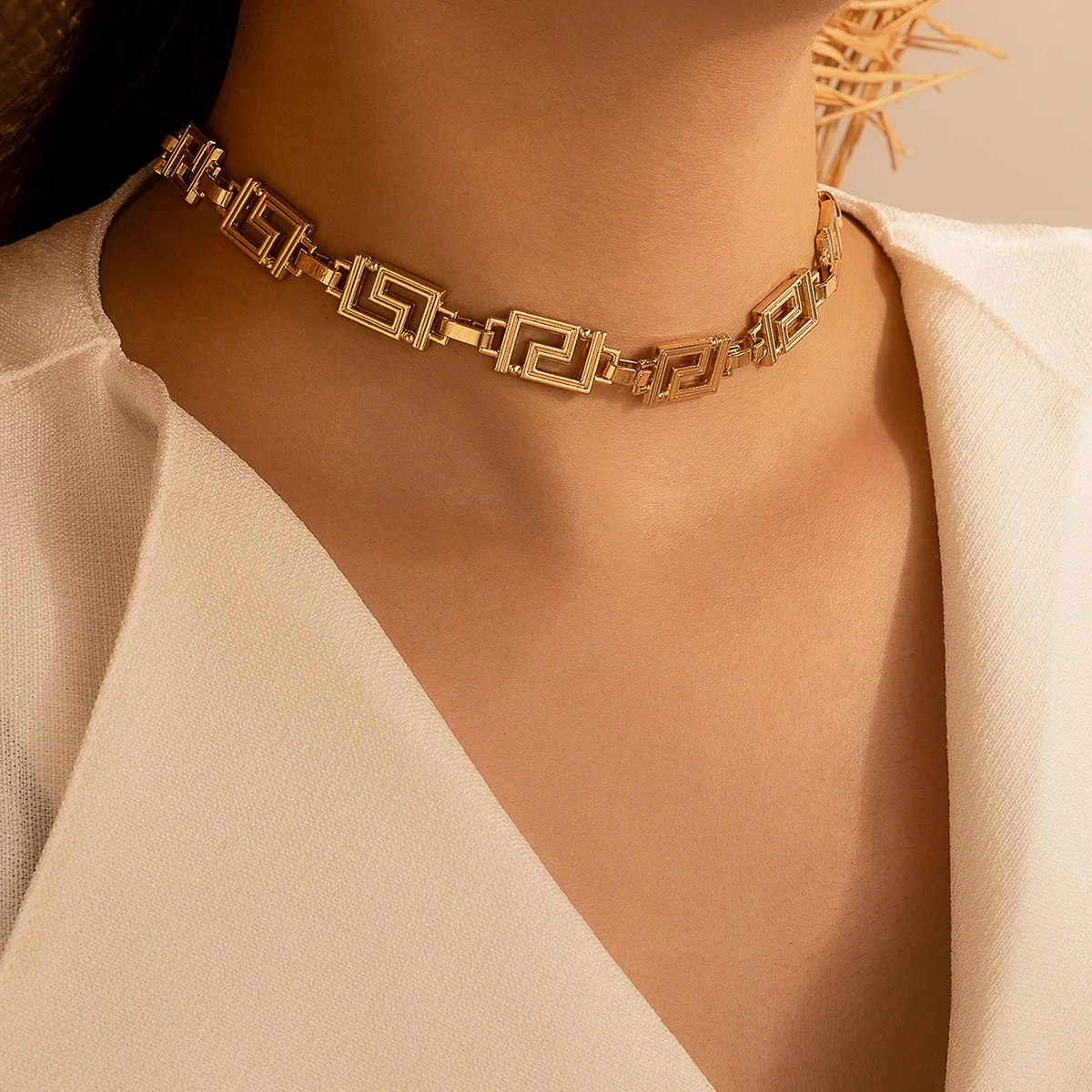 Elegant Great Wall Pattern Necklace Ancient Gold Plated Luxury Charm Necklace Retro Gold Dress Waist Belt Necklace