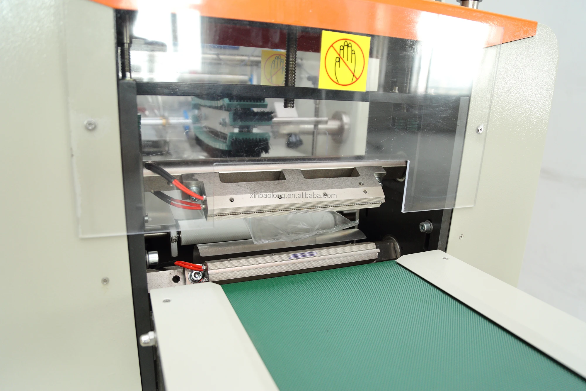 
Automatic Pillow Type Dolls Toy Packaging Machine 