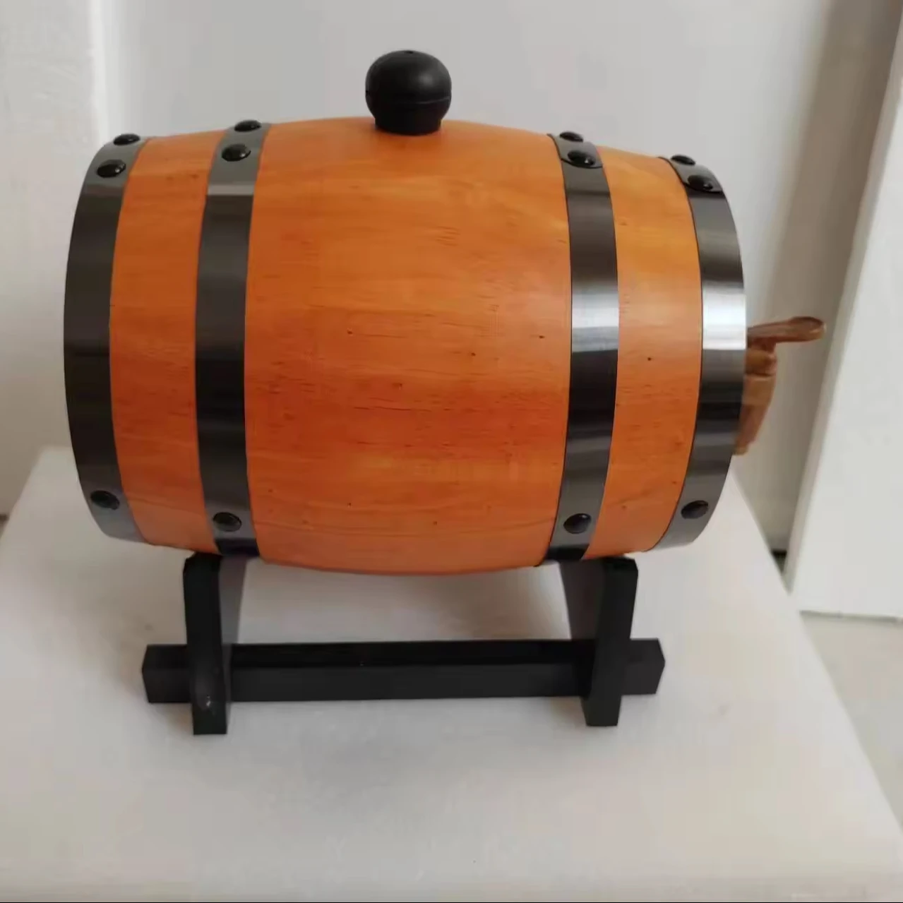 1.5L wooden wine barrels in natural wood color sold directly from Chinese factories