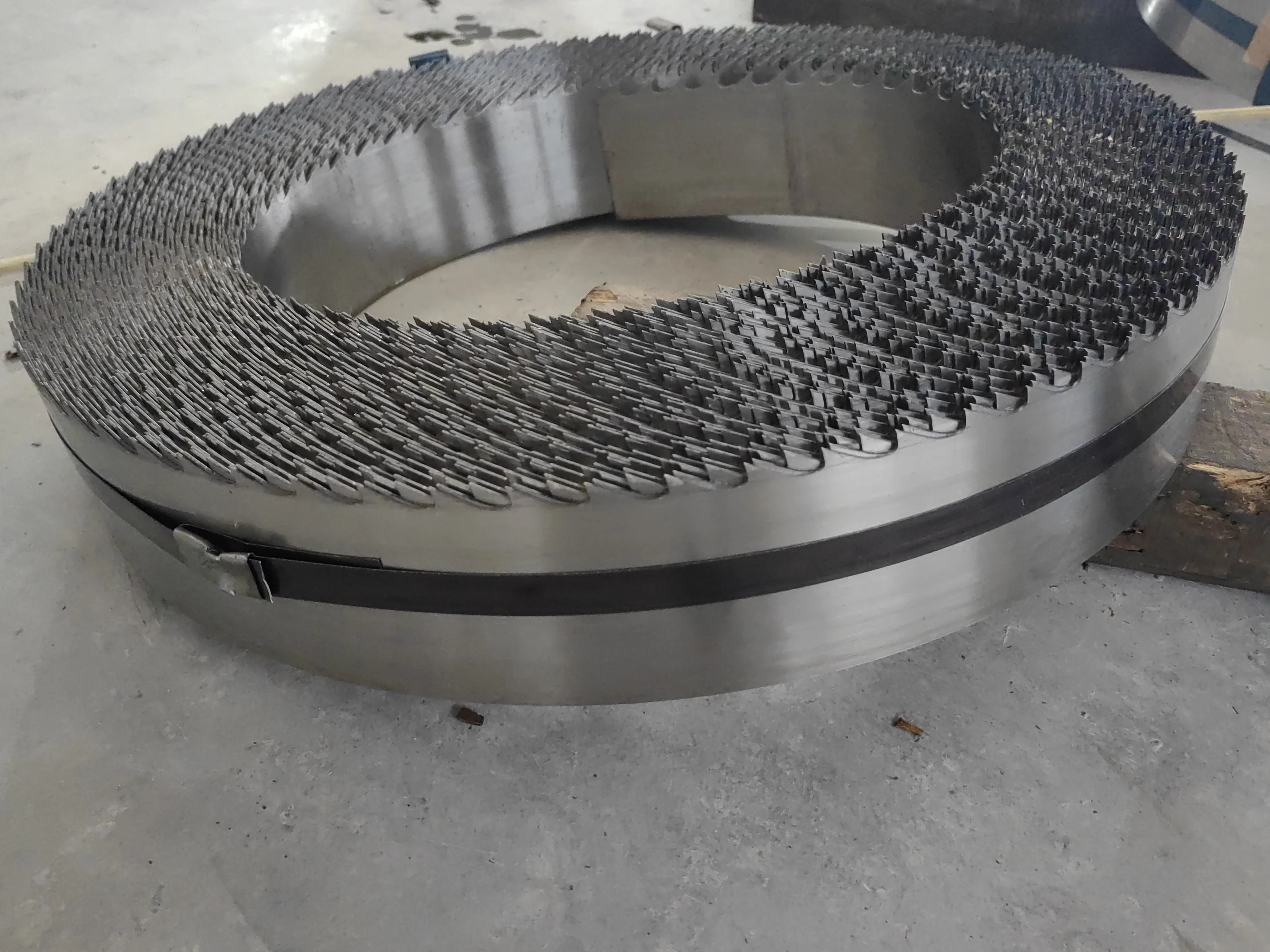 Wide Band Saw Blade For Saw Mill Use Cutting Wood