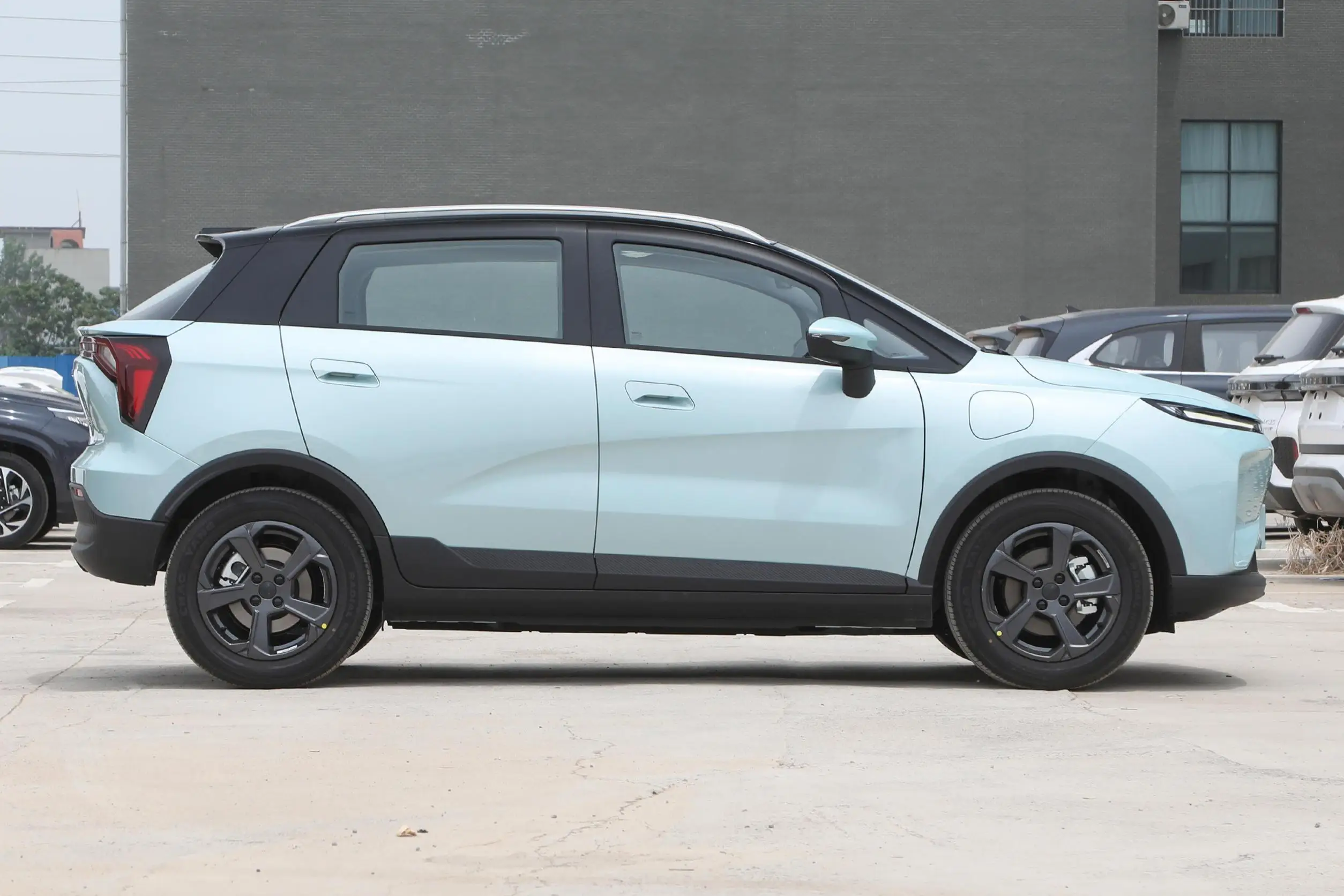 Made In China Geometry E 401KM Cruising Range Electric Vehicle Pure Electric 5-Door 4-Seat Small SUV