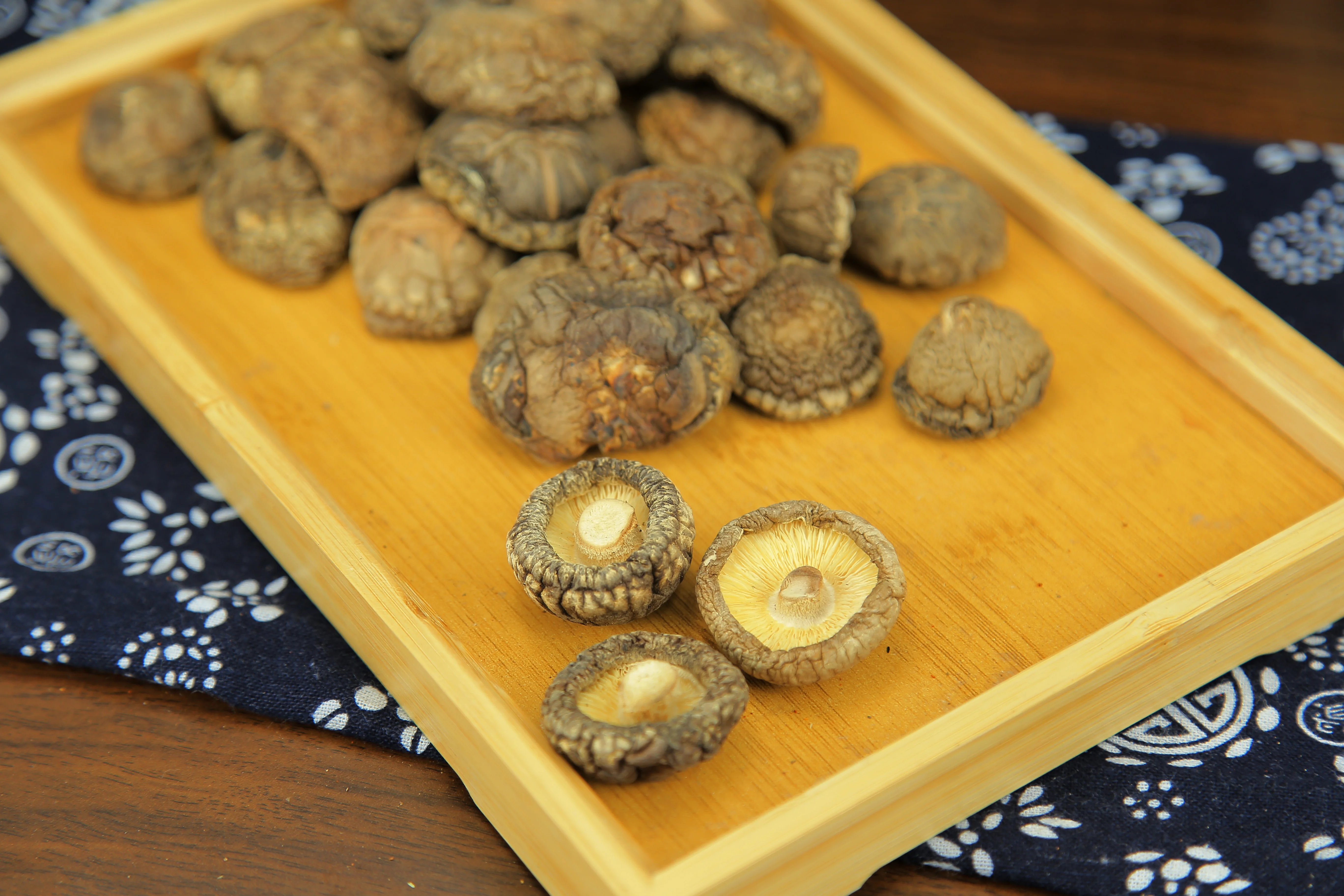 Factory Price Dried Shiitake Mushroom Chips For Sale Dried Mushroom Food Condiments Shiitake