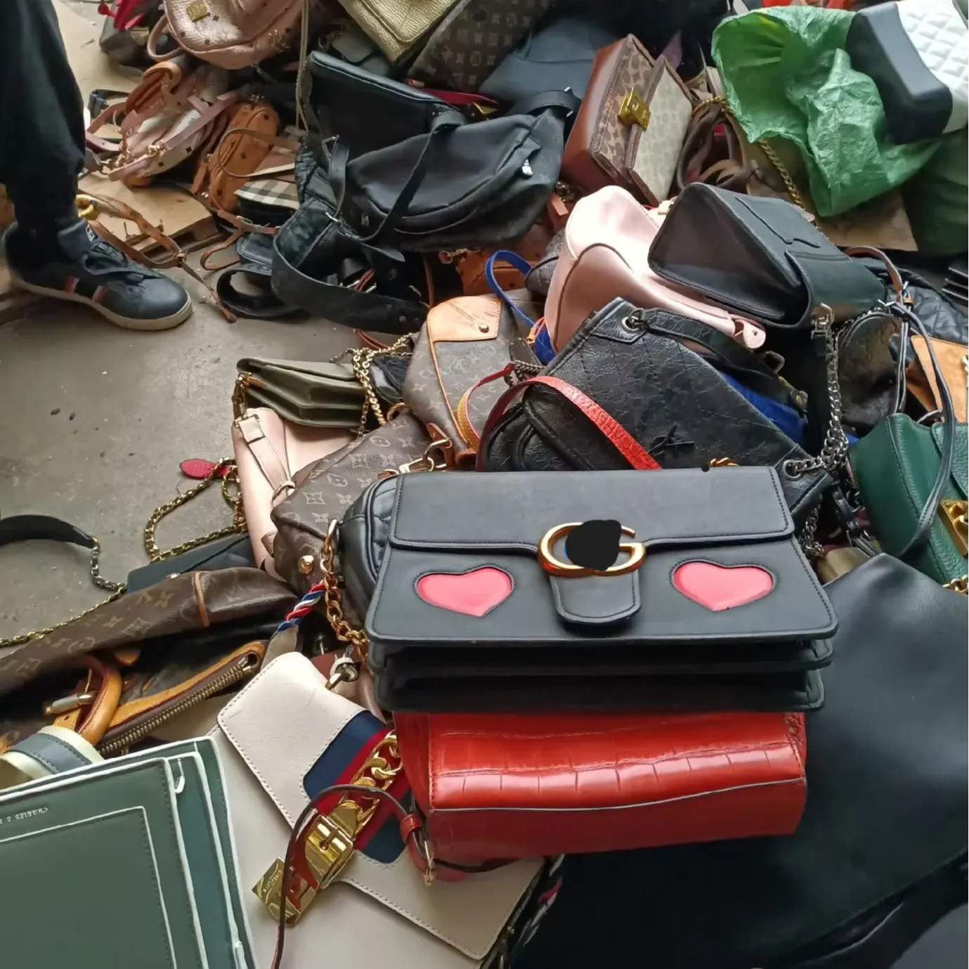 Оптовая продажа фабричные модные сумки ukay с итальянскими пакетами чистые в хорошем состоянии и дешевая цена тюках