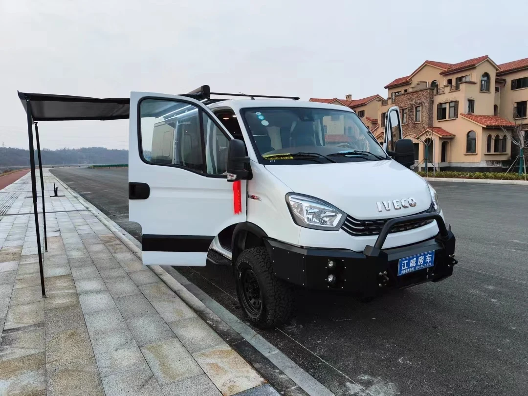 4WD Luxury Outdoor 4x4 Campervan Motorhome IVE.CO 170hp Diesel Engine Euro5 LHD Battery Furniture Air Conditioner Refrigerator