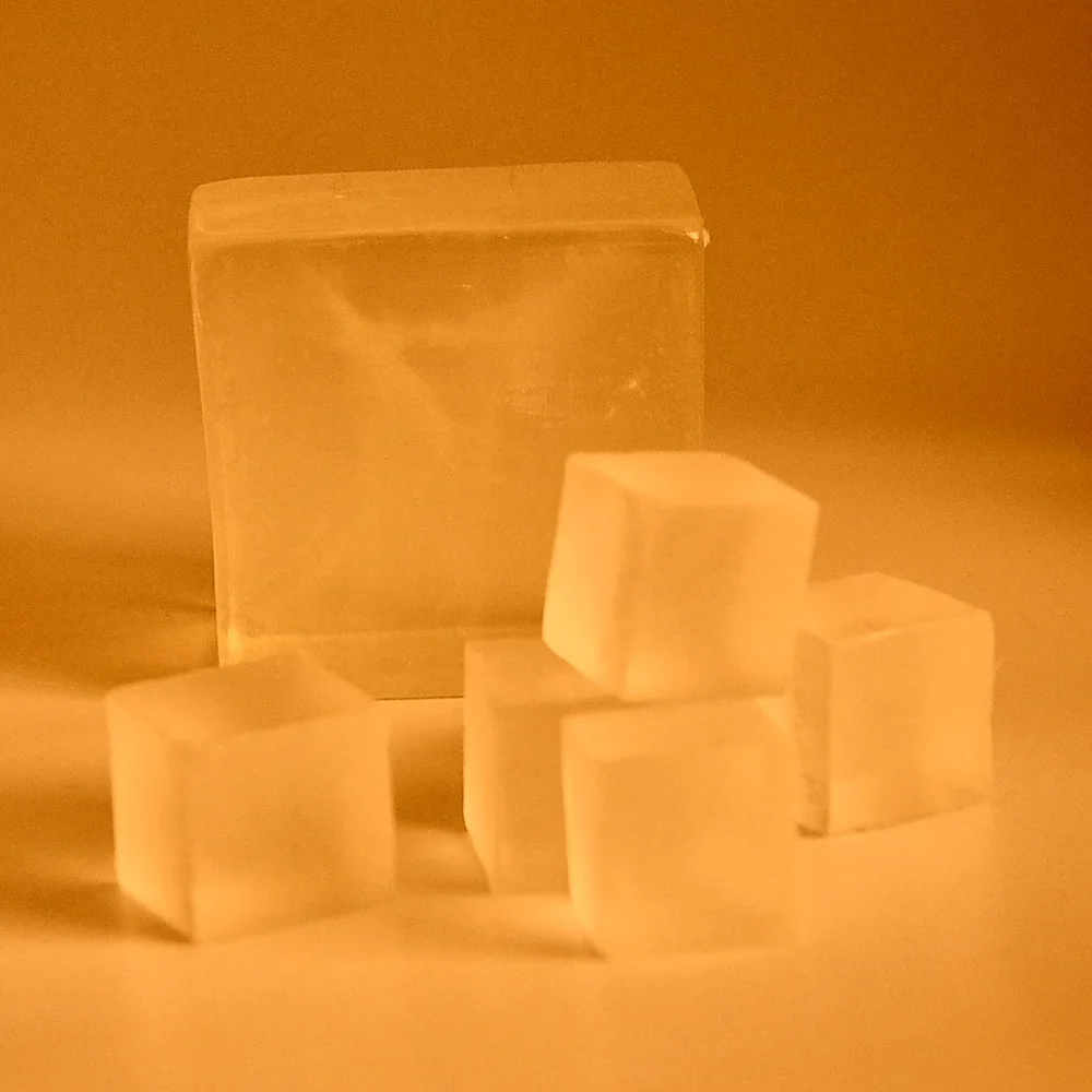 KD-78-16 1Kg Piece Natural Crystal Glycerin Honey Soap Base Melt and Pour Soap Base Manufacturer