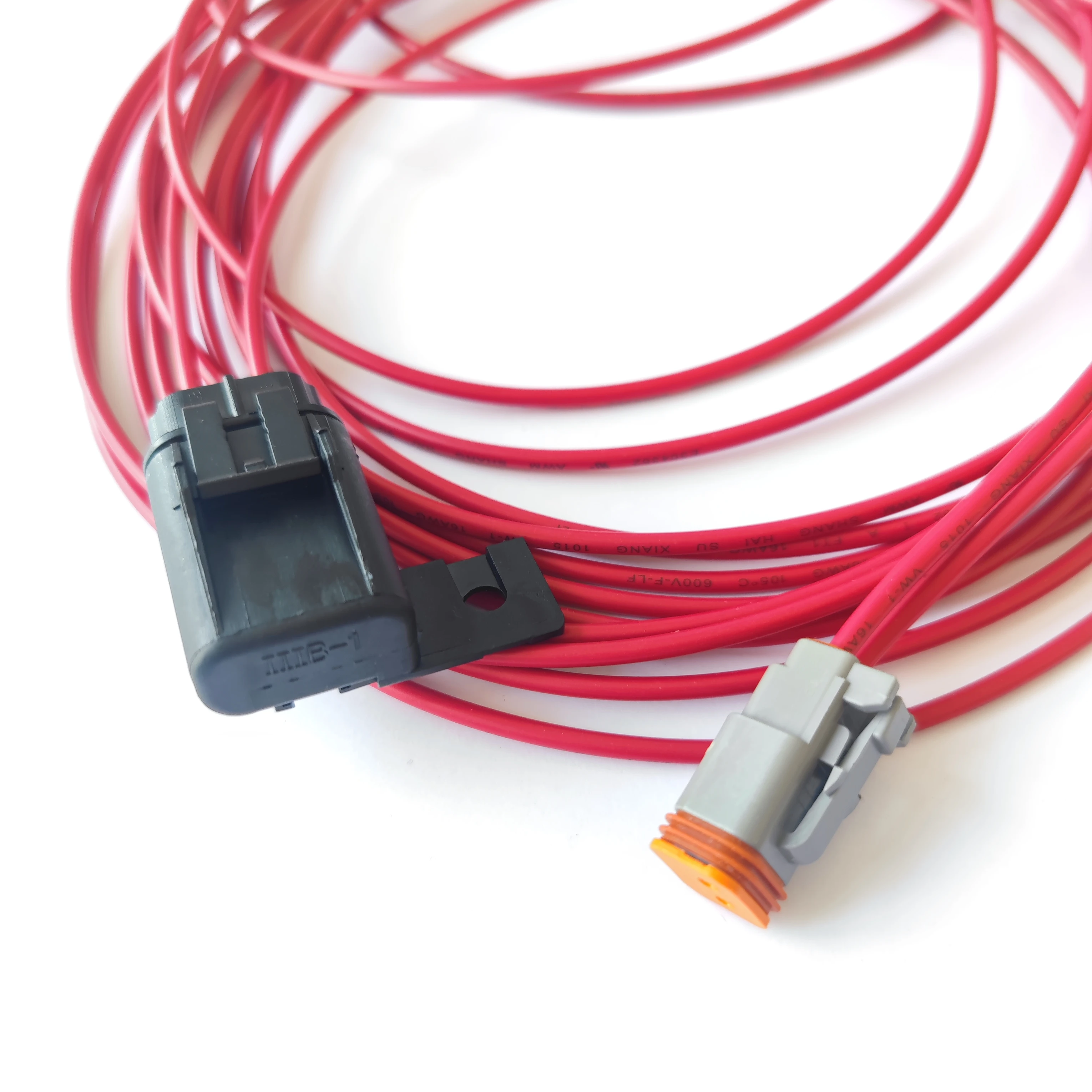 Изготовленный на заказ 16awg жгут проводов для морской батареи с 2-контактным гнездовым разъемом Dt Deutsch Dt06-2s и рядным держателем предохранителей