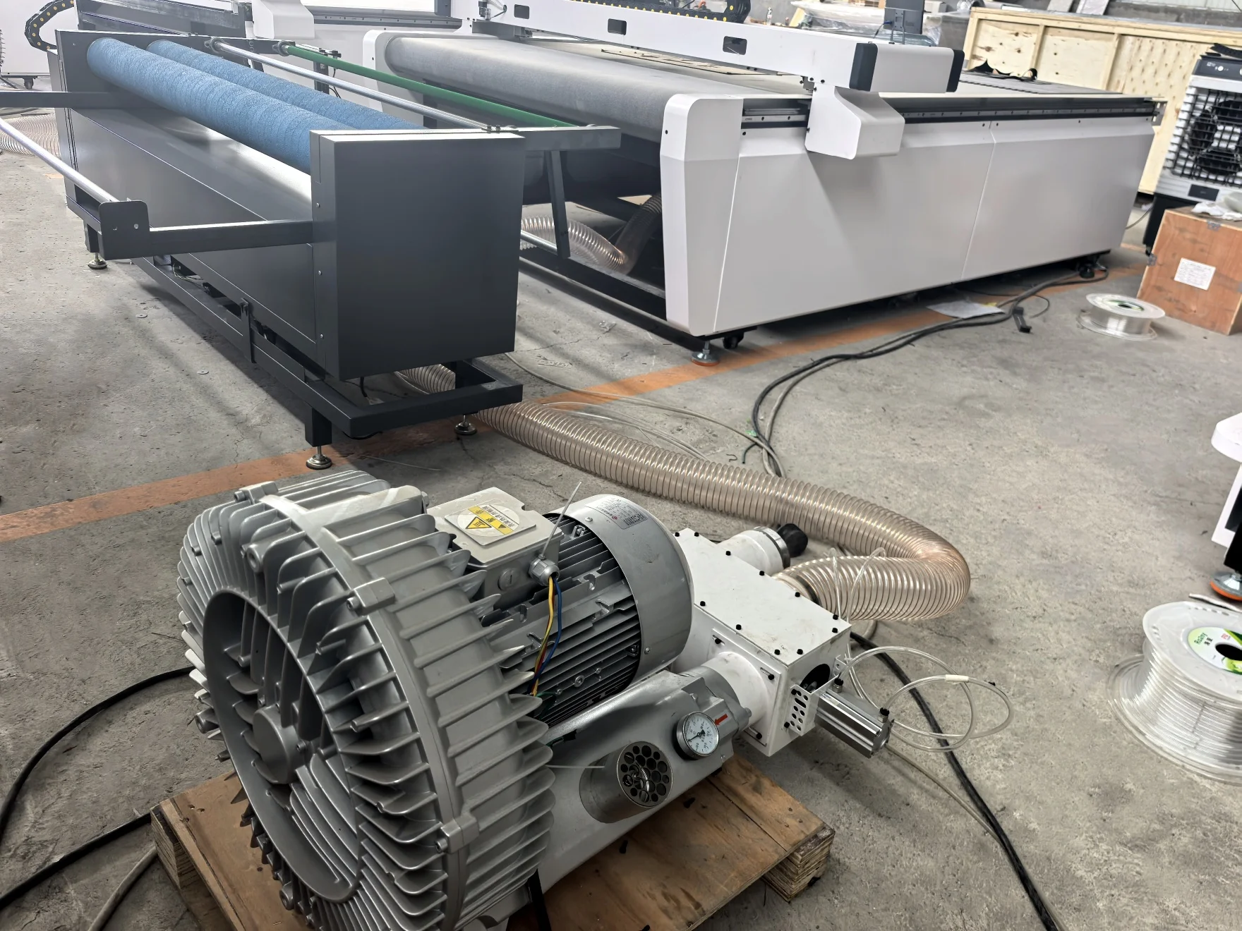 Factory Selling CNC Cutting Machine Digital Cutter For Cardboard Corrugated Box Kraft Paper PVC Board