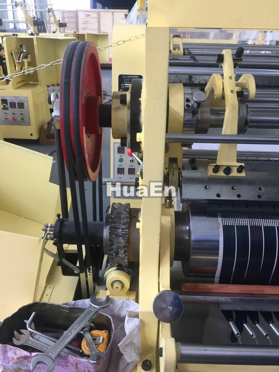  Huaen ZJ- 416 стационарная плиссировочная машина для ткани фабричное производство 0 2 см-0 8 см макс. 200 м/ч кг 3