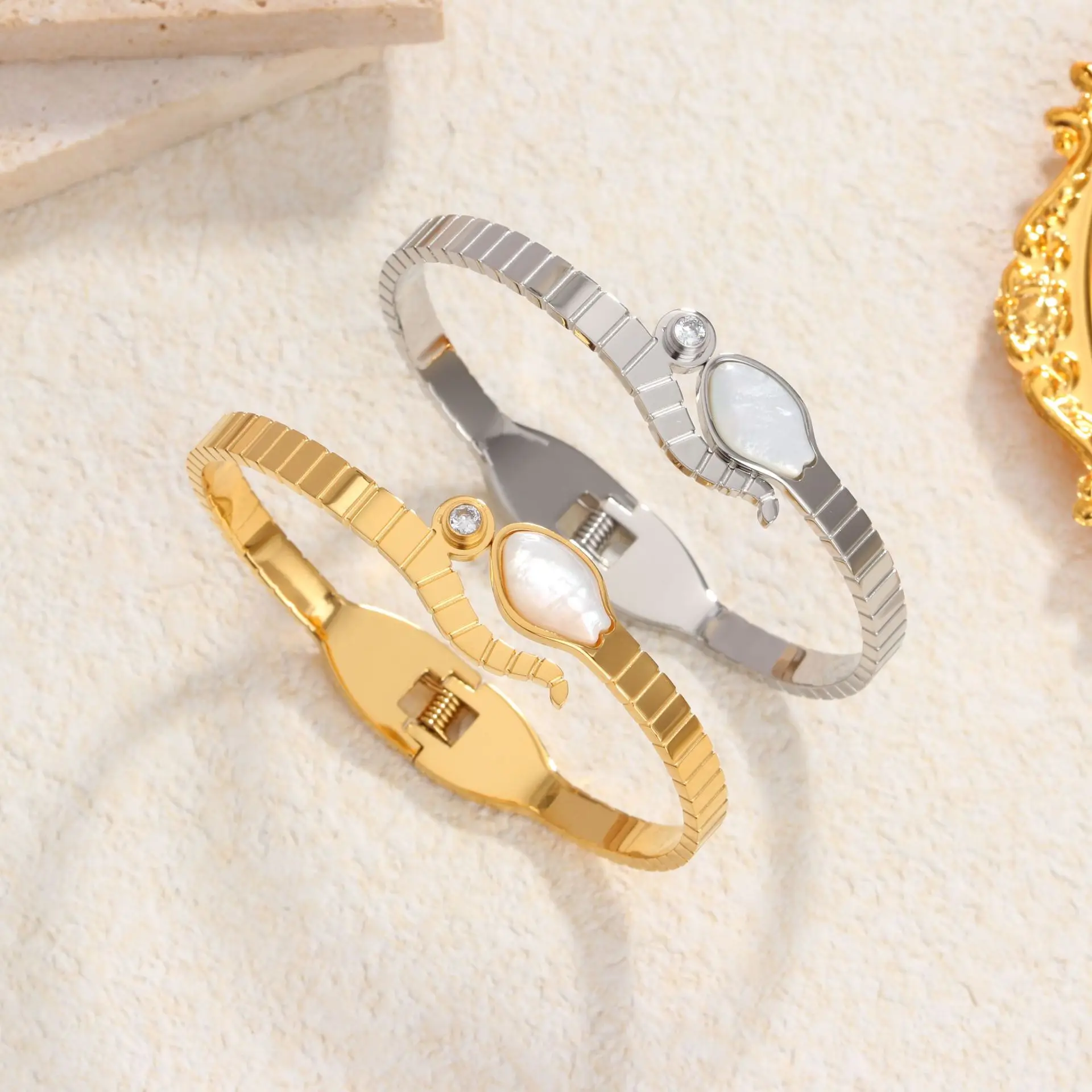 Snake Designer Luxury Inspired 18K Gold Plated Waterproof Pvd Stainless Steel Fine Fashion Jewelry Bracelets Bangles for Women