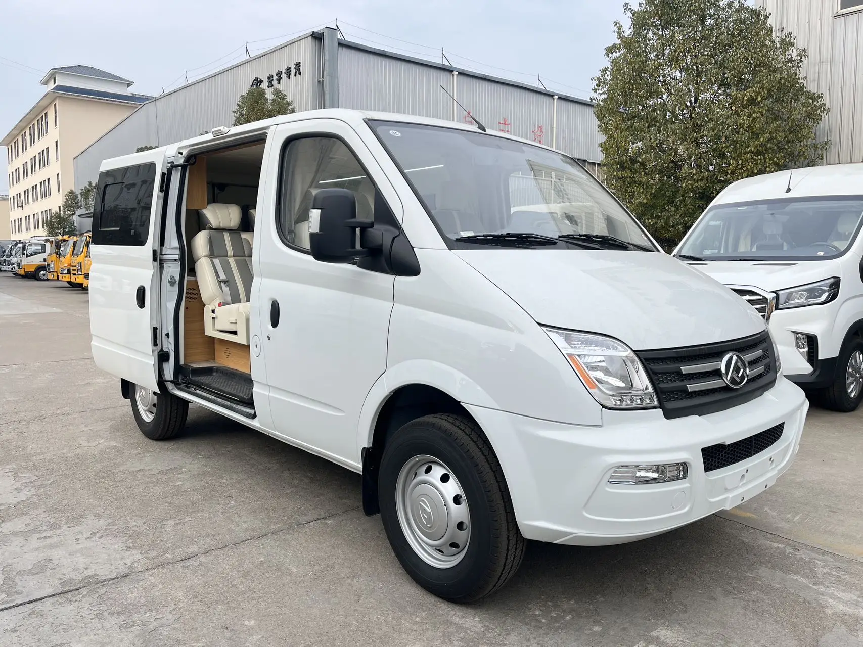 Maxus V80 короткий мост с низкой крышей