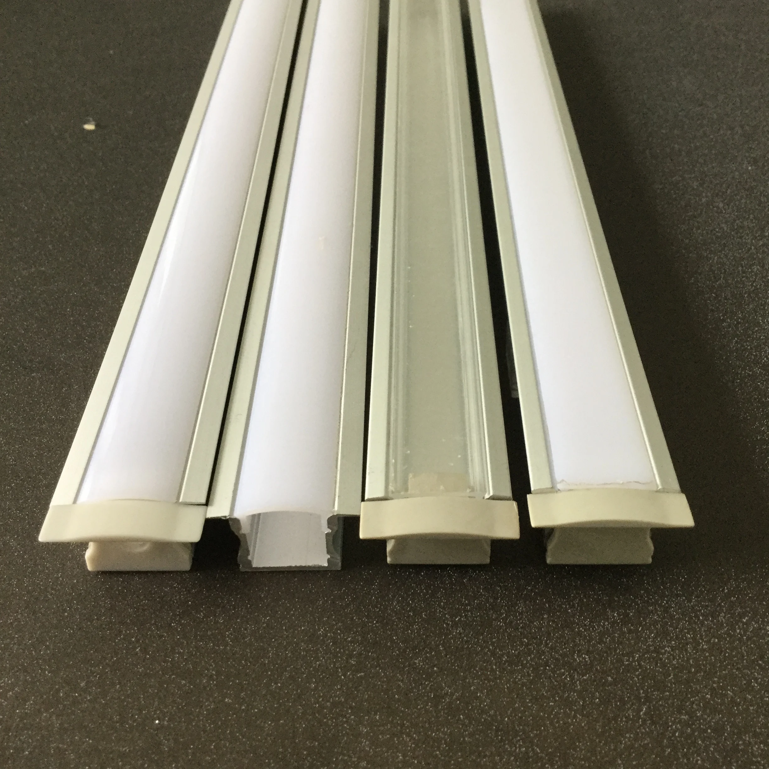 
Угловой алюминиевый профиль с пластиковым материалом, алюминиевая экструзия для светодиодной ленты 24 мм 