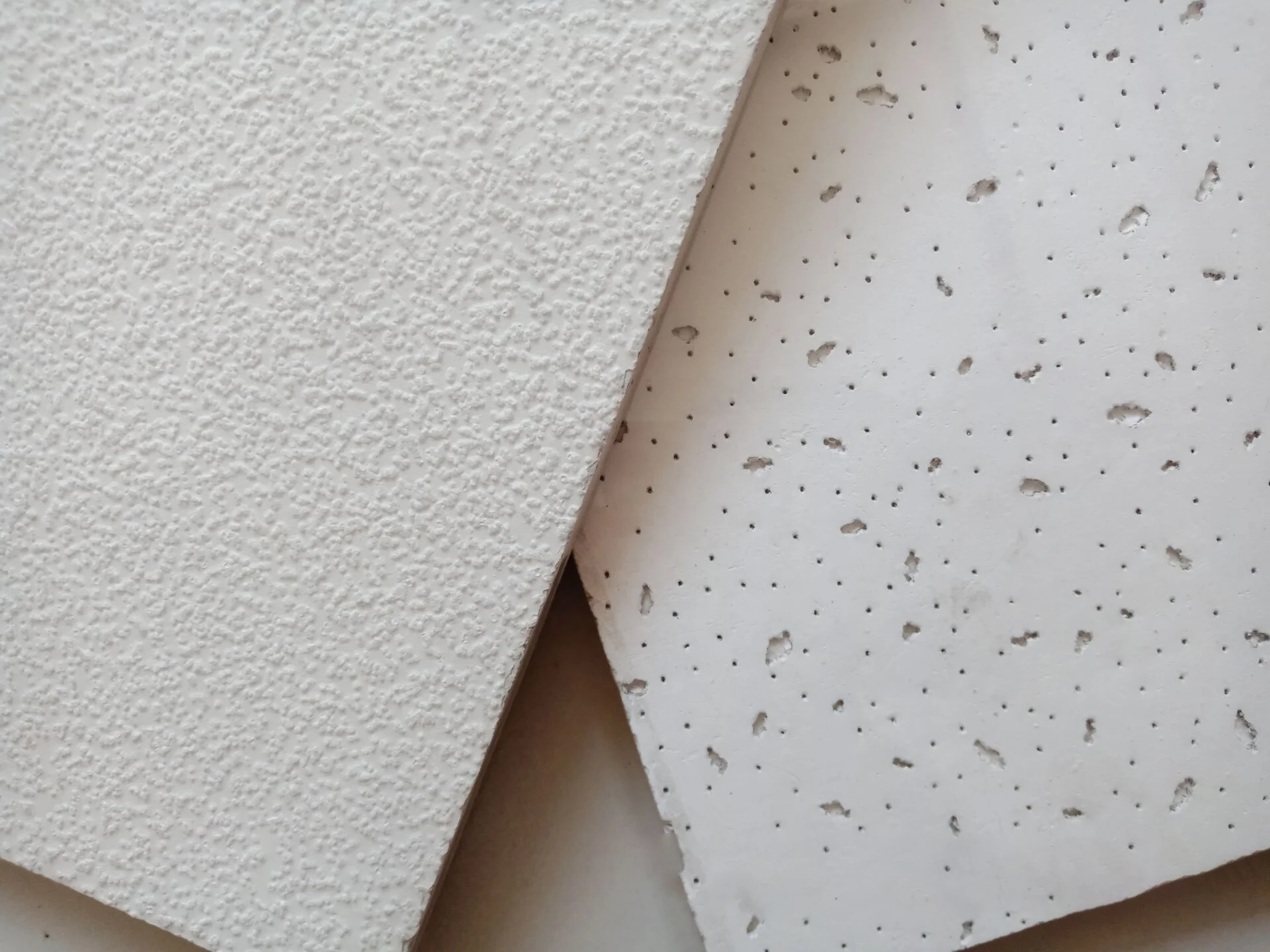 Акустическая накладная потолочная плитка из минерального