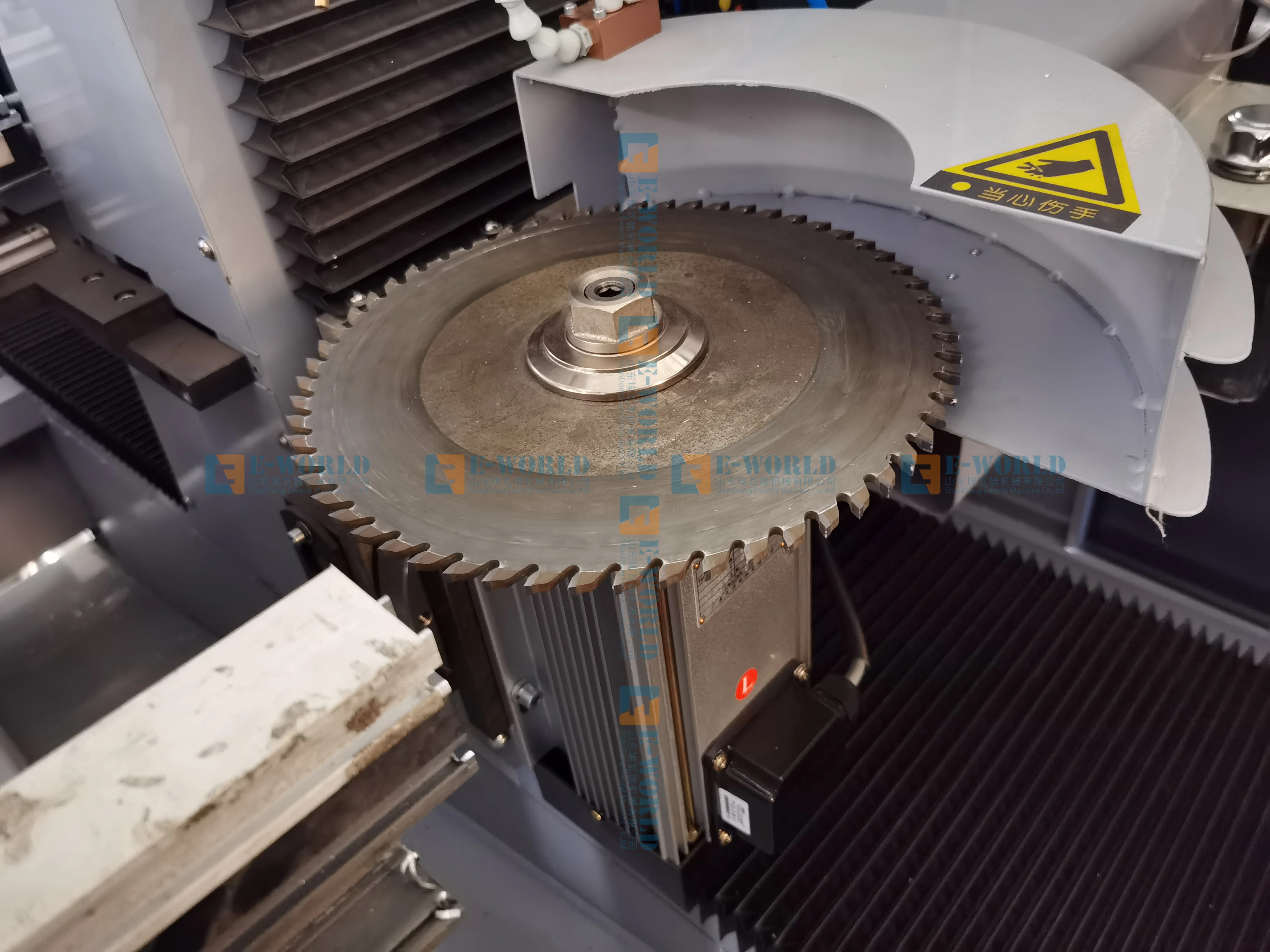 New design PLC control CNC end milling machine/aluminum windows doors end milling machine