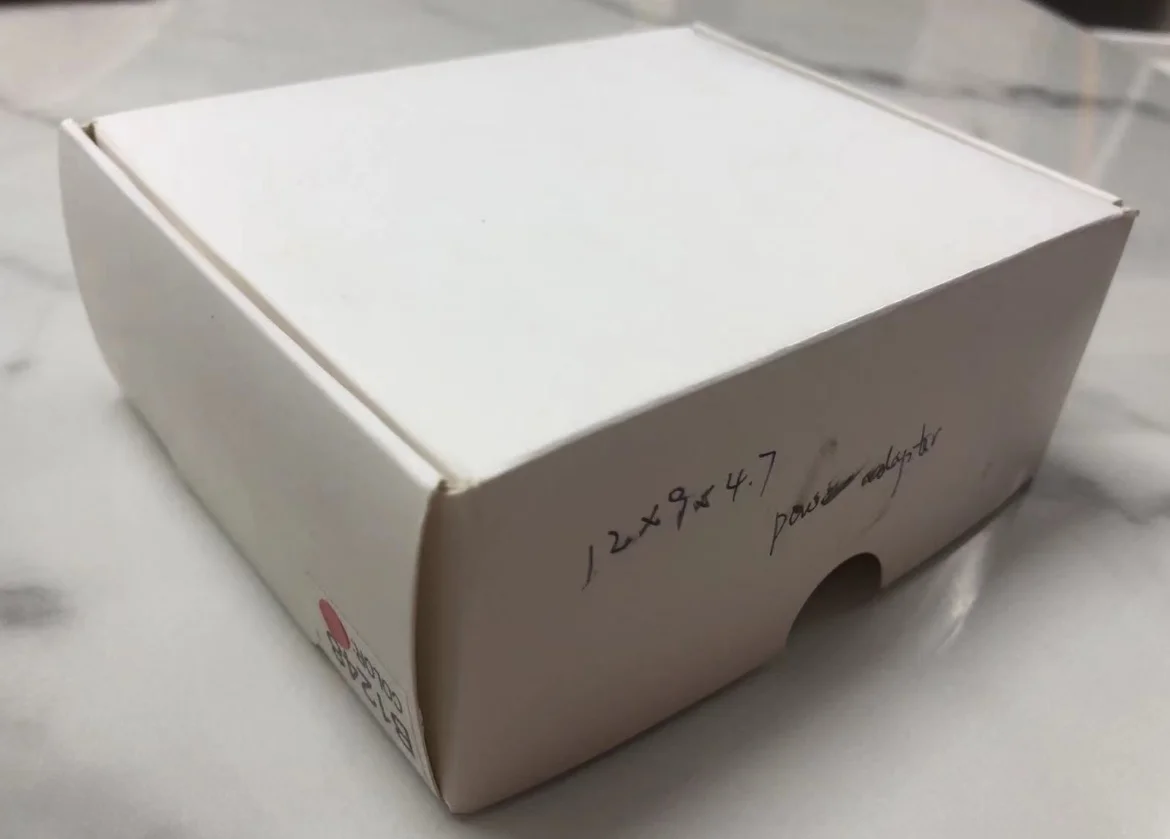 Digital Price Plate Rechargeable LED Message Display APP Programmable Magnetic LED Pin Badge LED Name Tag