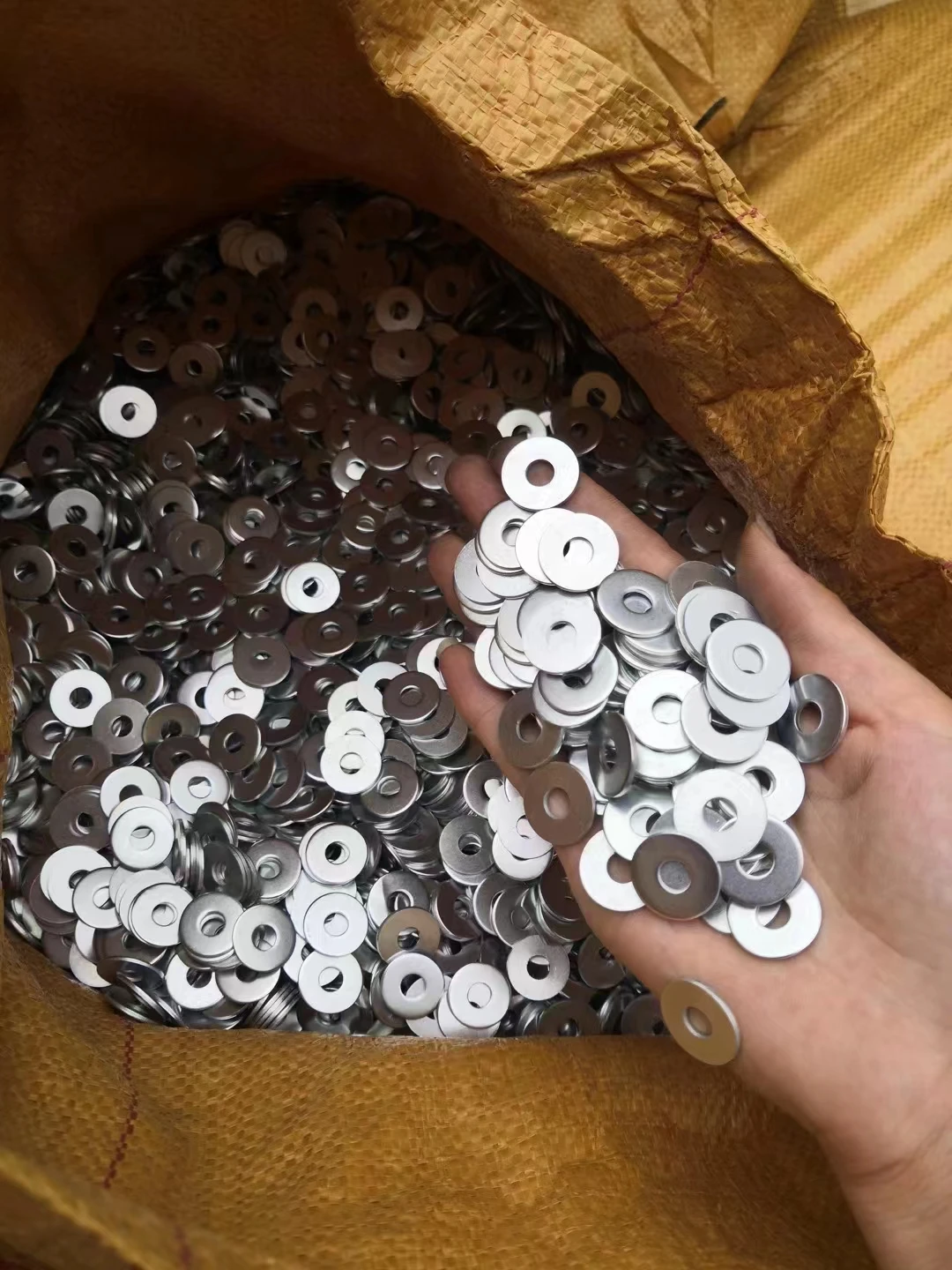 OEM factory price round plate carbon steel DIN125 zinc plated large plain steel M10 flat washer