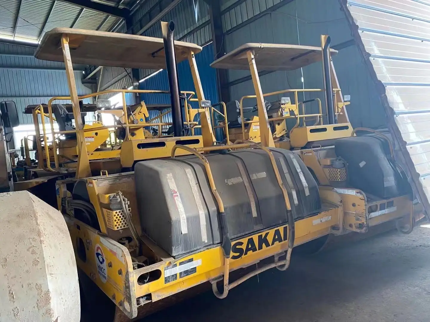 Вибрационный дорожный каток SAKAI SW900