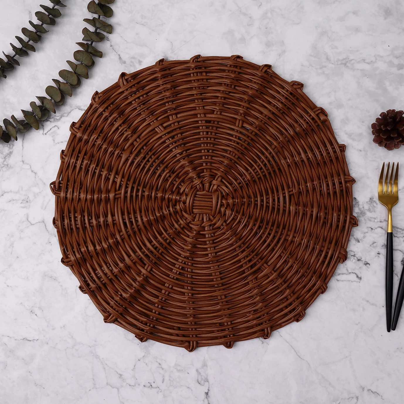 China wholesales natural corn bran weave placemat round braided natural table mat