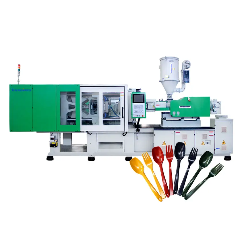Машина для литья под давлением делает одноразовую пластиковую вилку-ложку