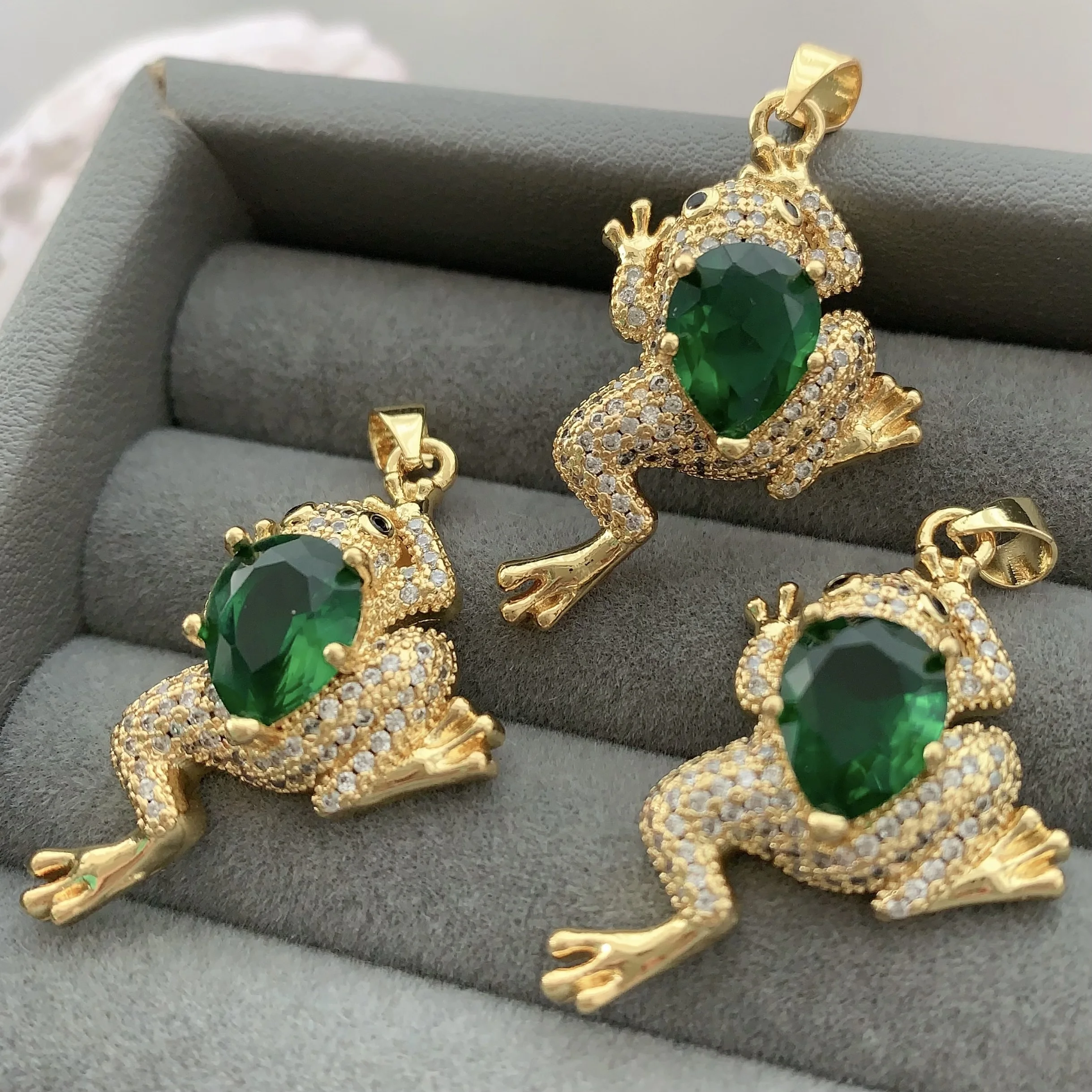 LS-L3825 HOT Frog Charm for Necklace Bracelet Charms Green Zircon Pave Diamond Pendants