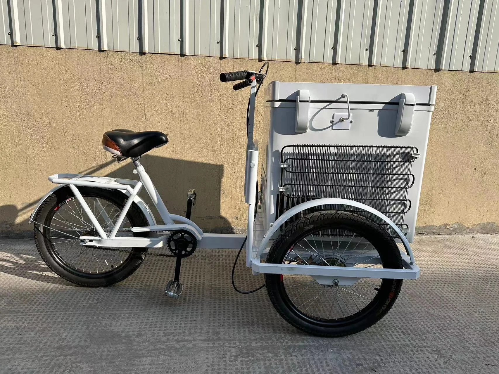 battery build-in Ice cream tricycle 68 Liters freezer with solar power system ice cream cart  ice-lolly bike