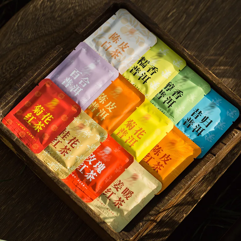 Chinese Yunnan Pu Erh Tea Black White Tea With Edible Dehydrated Dried Flowers Tea