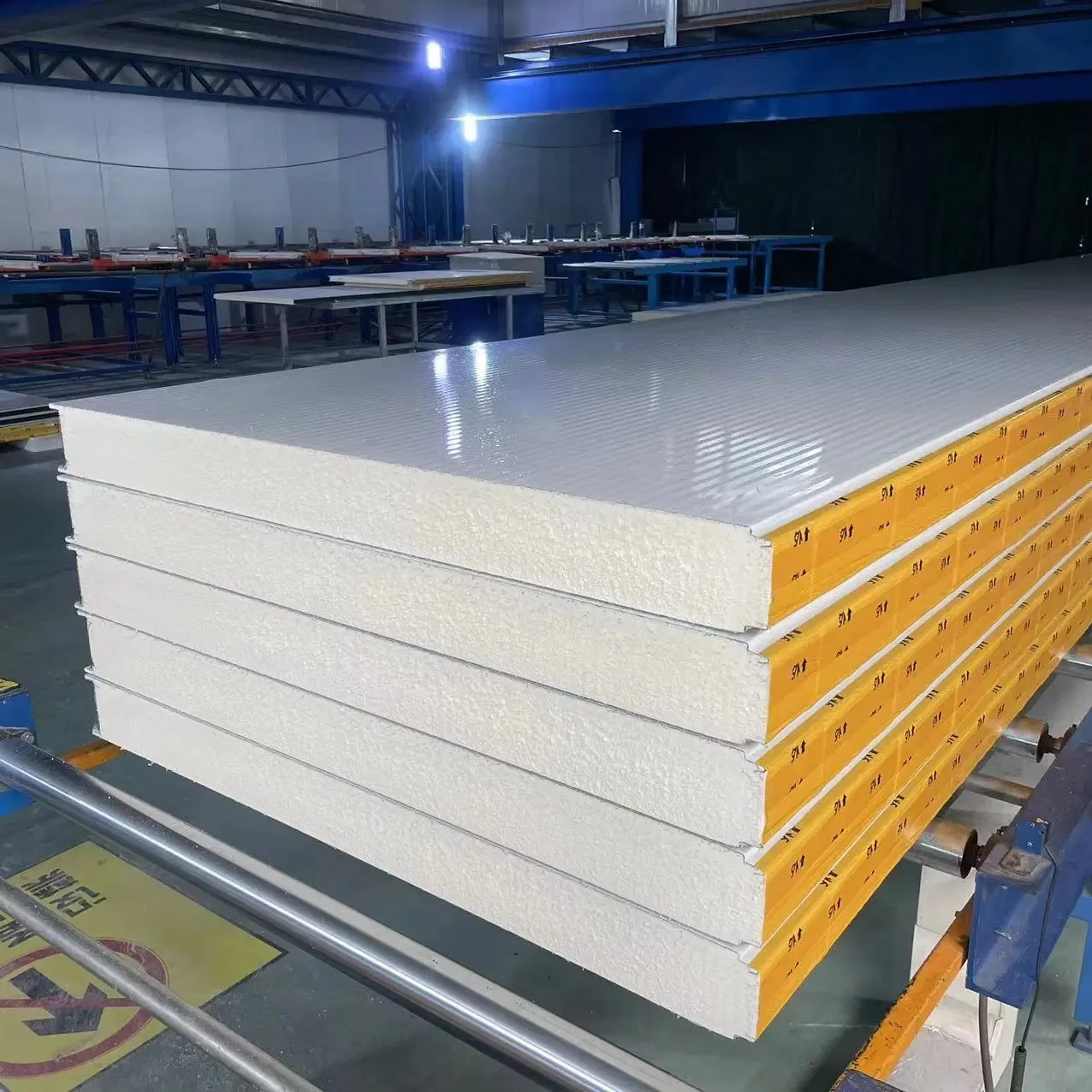 Factory Direct 100mm Thickness PUF PU Corrugated Panel Modern Design Sandwich Insulation Board Wall Roof Warehouse EPS PIR Foam