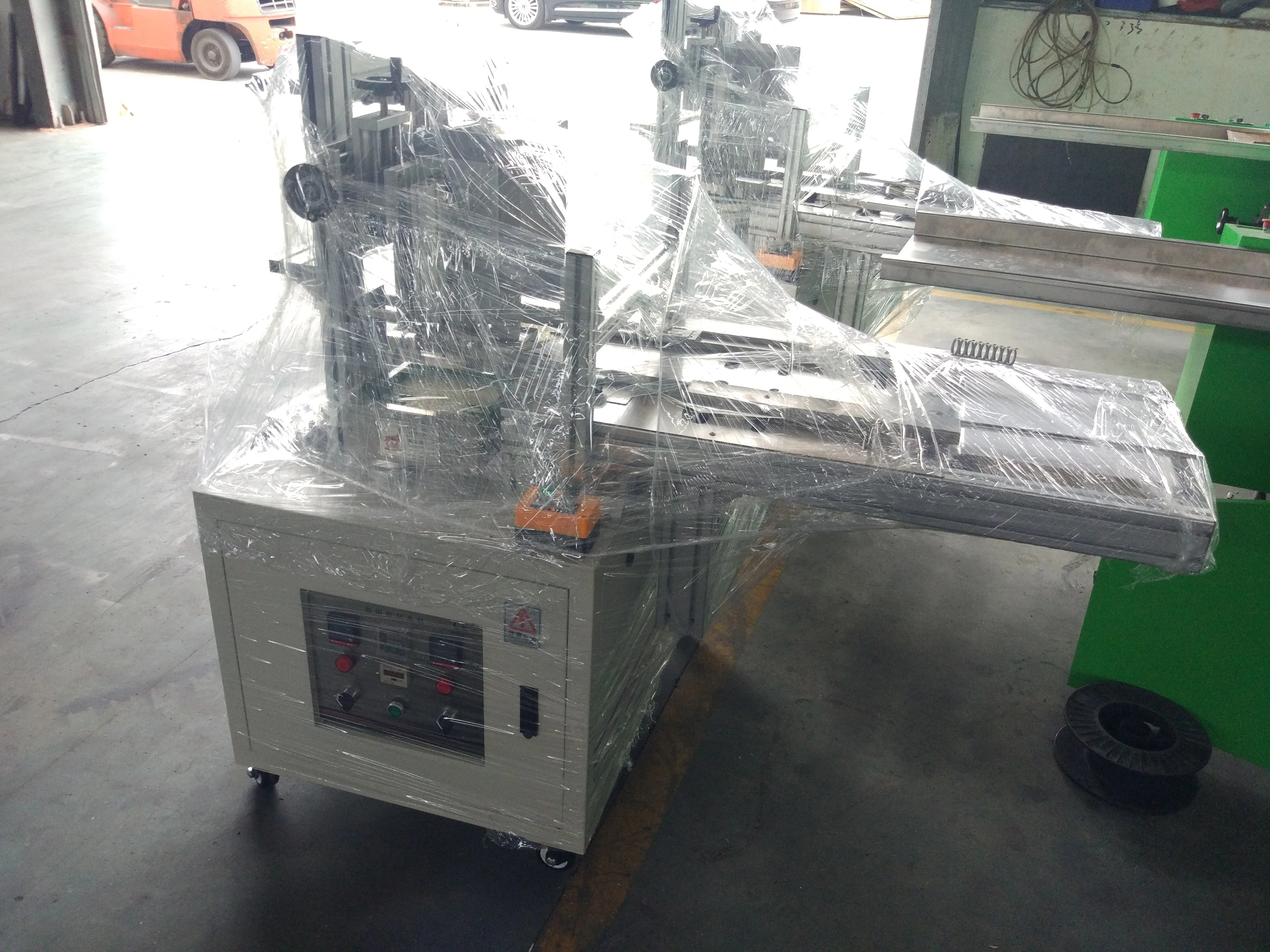 Manual facial tissue paper carton box packing machine