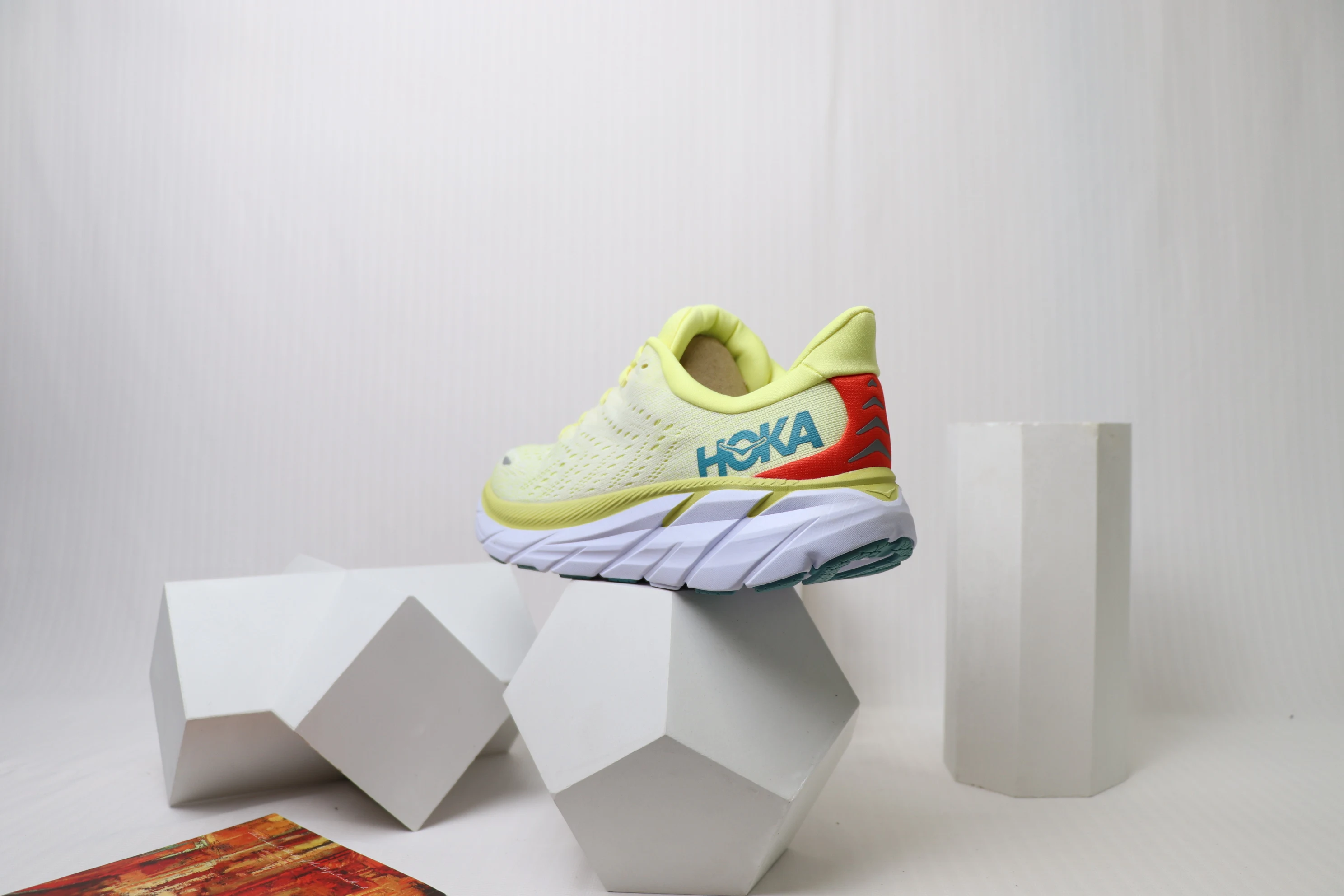 lightweight cushioned and bounceback to enhance running propulsion and create a new running Top quality New HOKAS Clifton 8