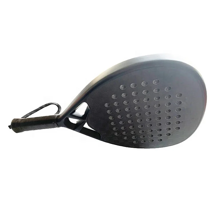 Изготовленный на заказ профессиональный игрок использует карбоновый падель/ракетку ракетки