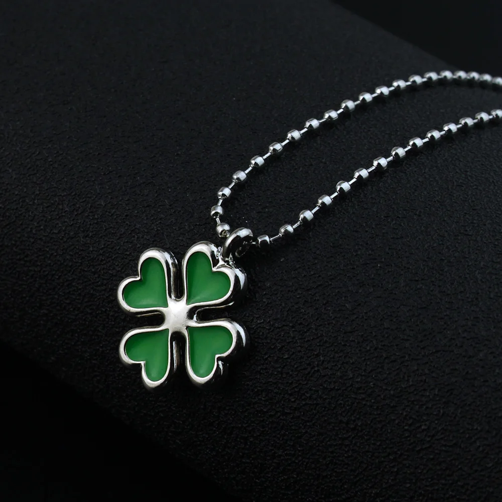Anime Tokyo Avengers Four Leaf  Necklaces Hinata Tachibana Fashion Pendant Chain Necklaces Women Girl Choker Jewelry Gift