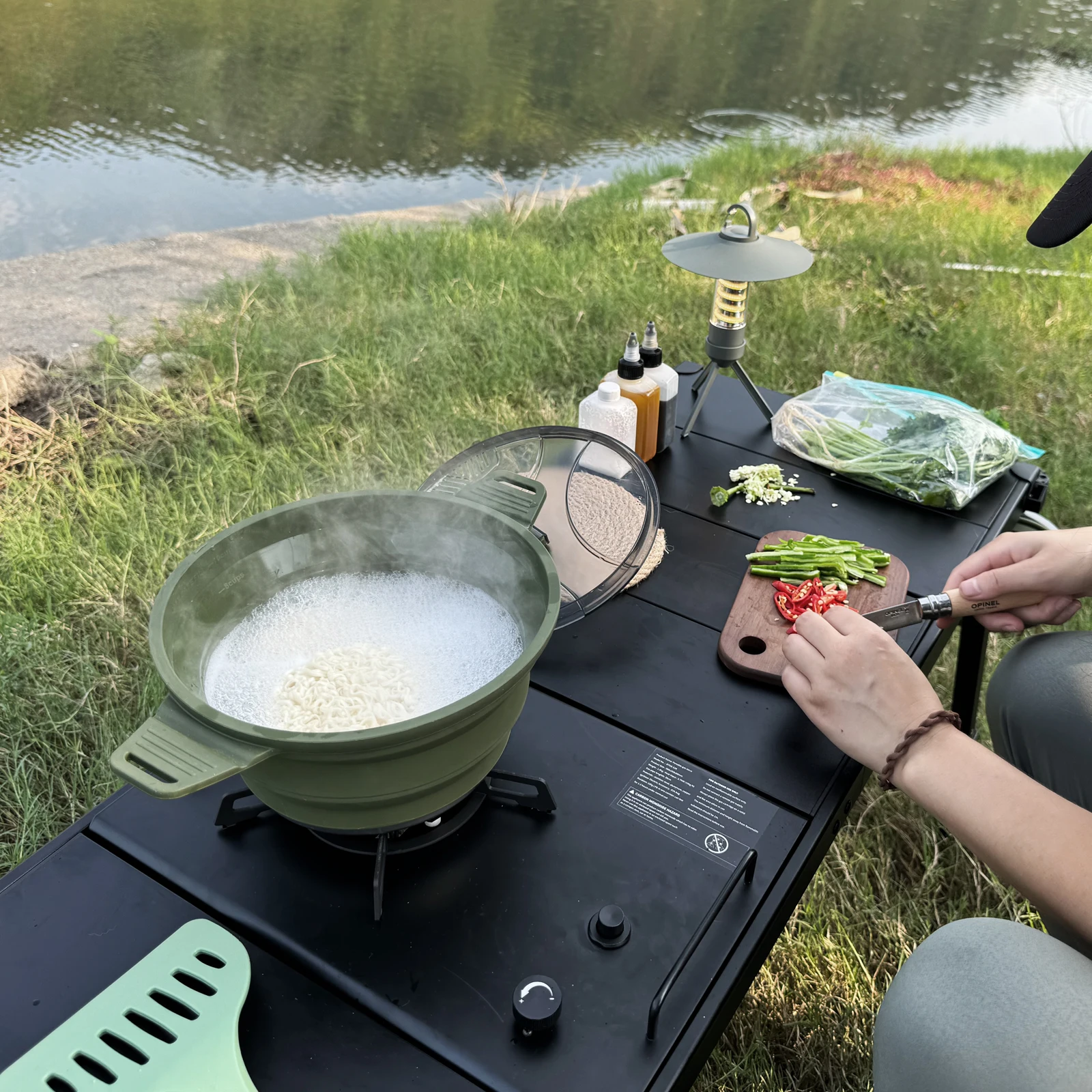 Hot sales 2.5L Large Outdoor Pots Silicone Foldable Camping Pot