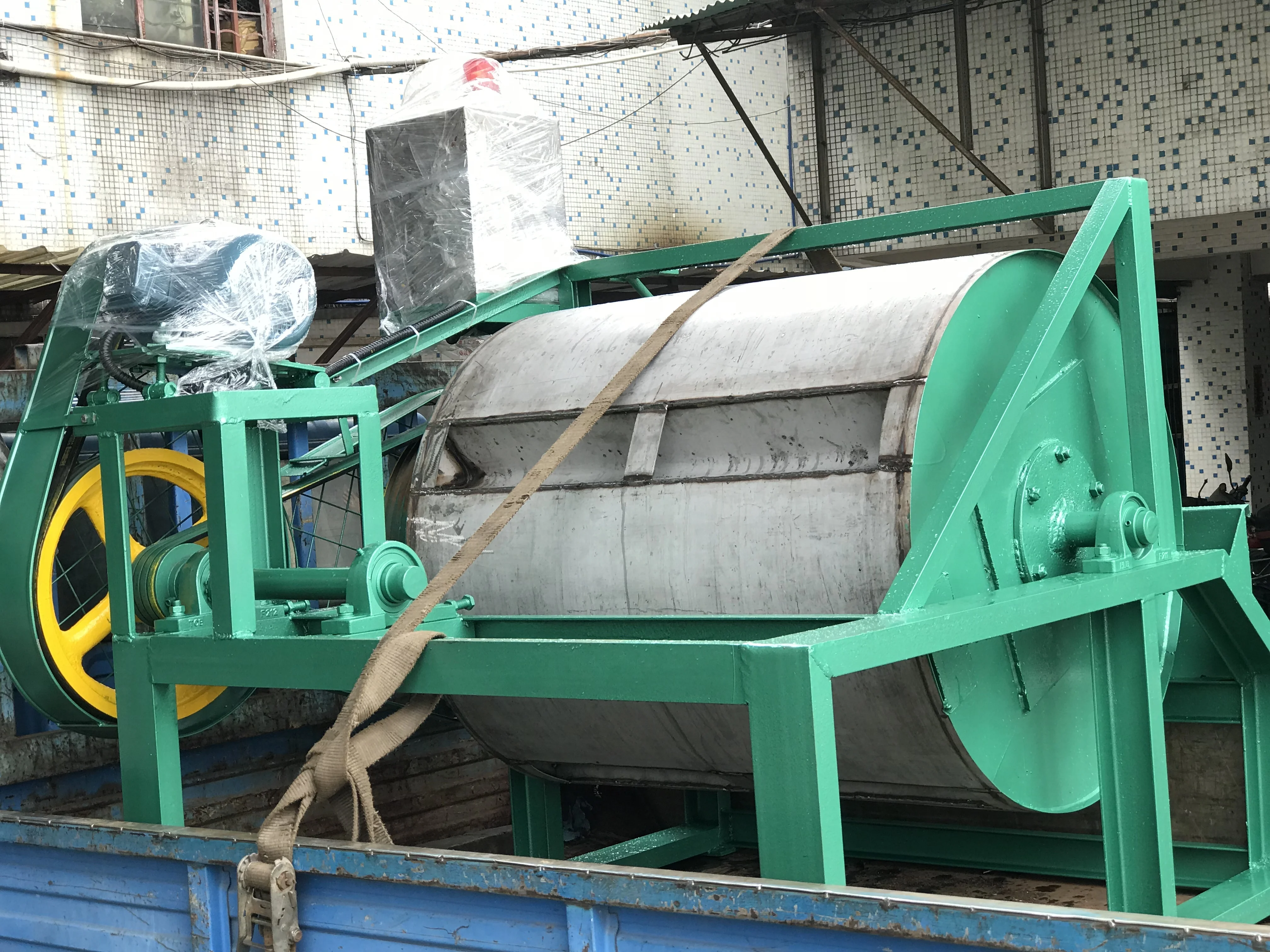 Automatic clothes pattern making machine for garment