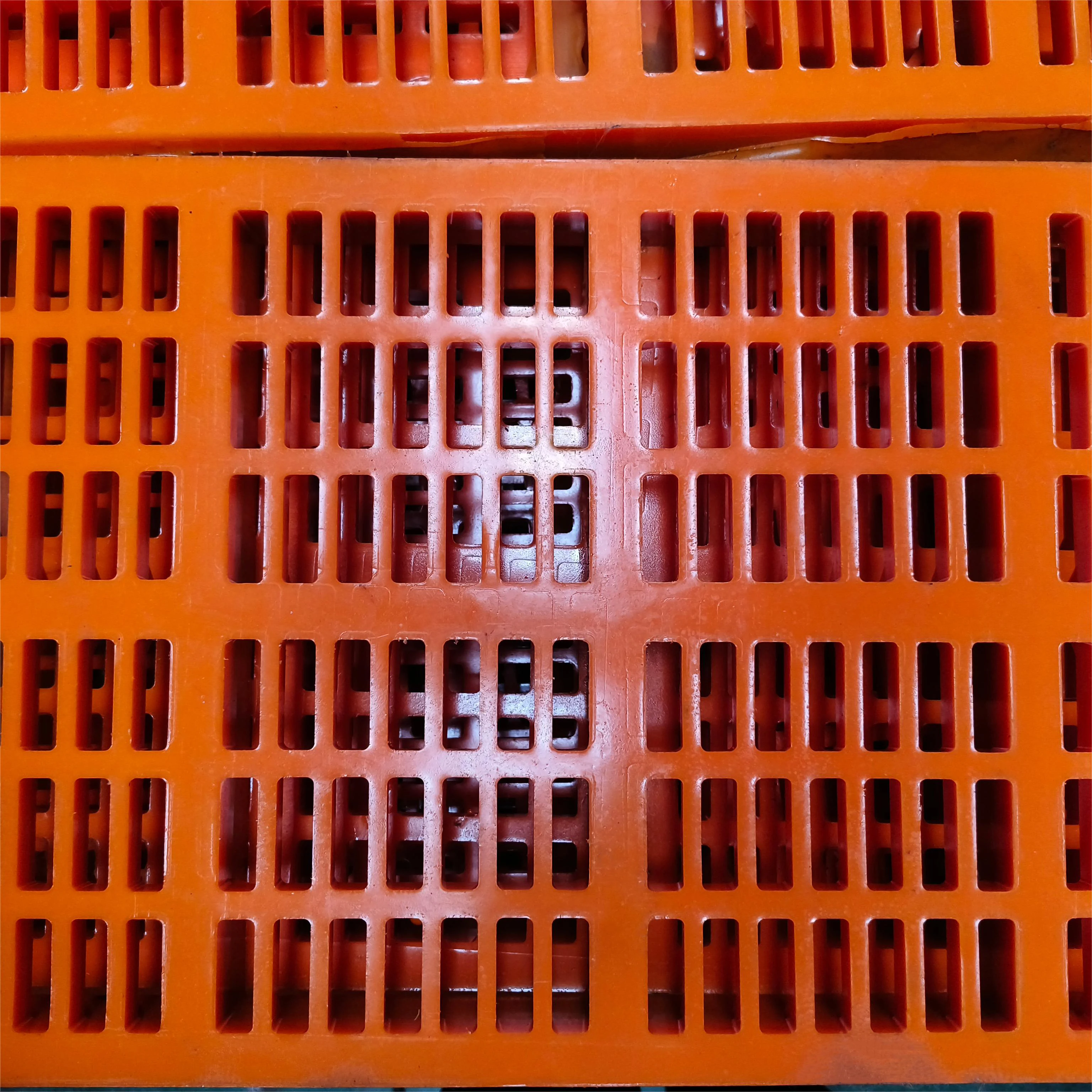 sell sand vibrating screen vibrating screen gold machine multilayer vibrating screen