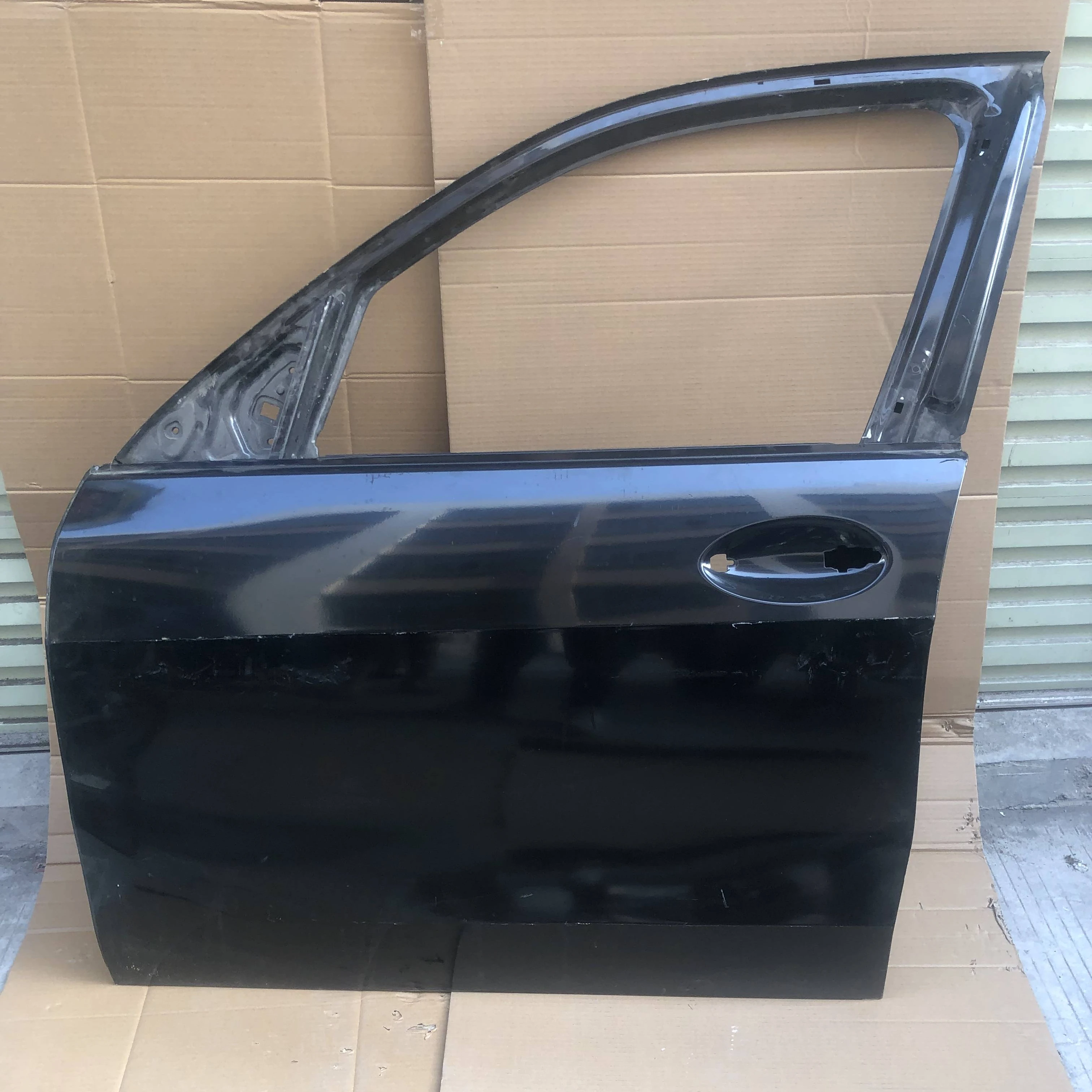 for Porsche Cayenne 9Y0 right front door shell original used car door Used car parts