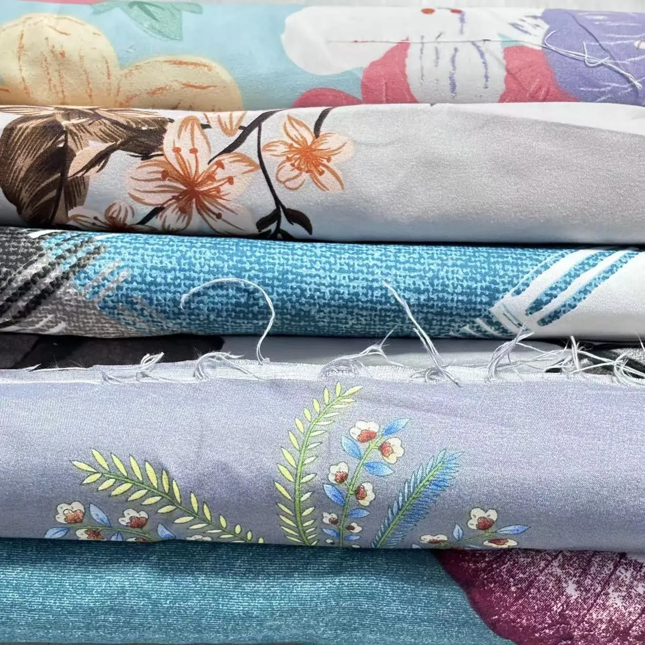 Deluxe Bedding Linen Set Custom Design 100% Polyester Fabric Material Microfiber Fabric