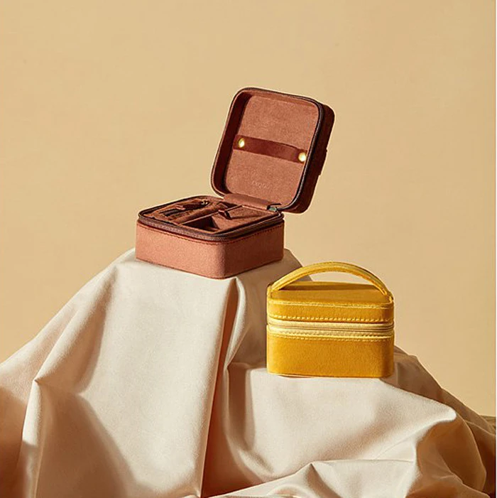 Wholesale velvet bulk jewelry storage box organizer ring box luxury portable small necklace custom velvet jewelry box